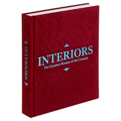 Livre « Interiors The Greatest Rooms of the Century » rouge merlot