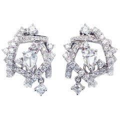 Boucles d'oreilles en or blanc 18 carats avec diamants blancs entrelacés