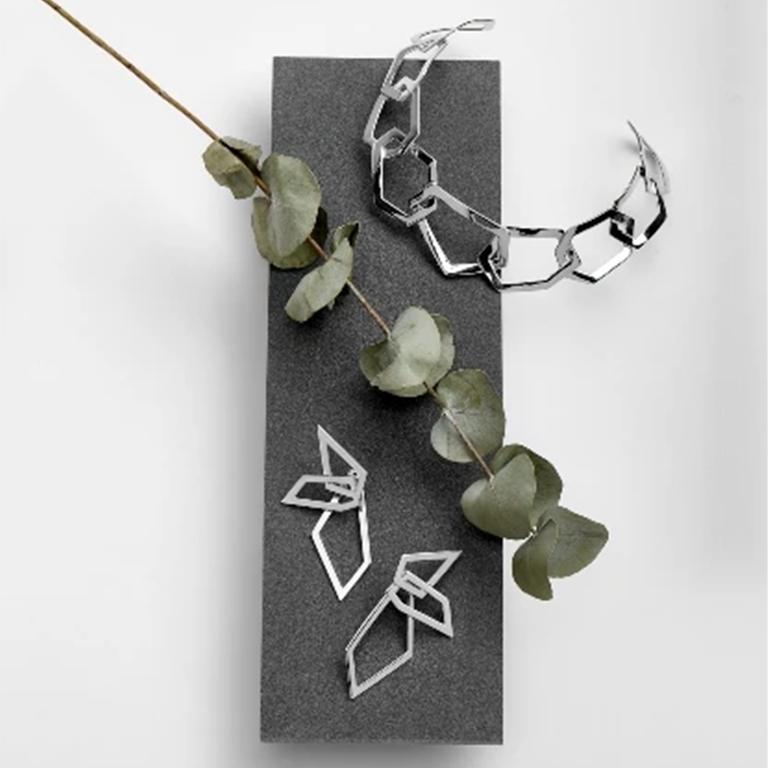 Contemporaneo Orecchini con angoli intrecciati, argento sterling in vendita