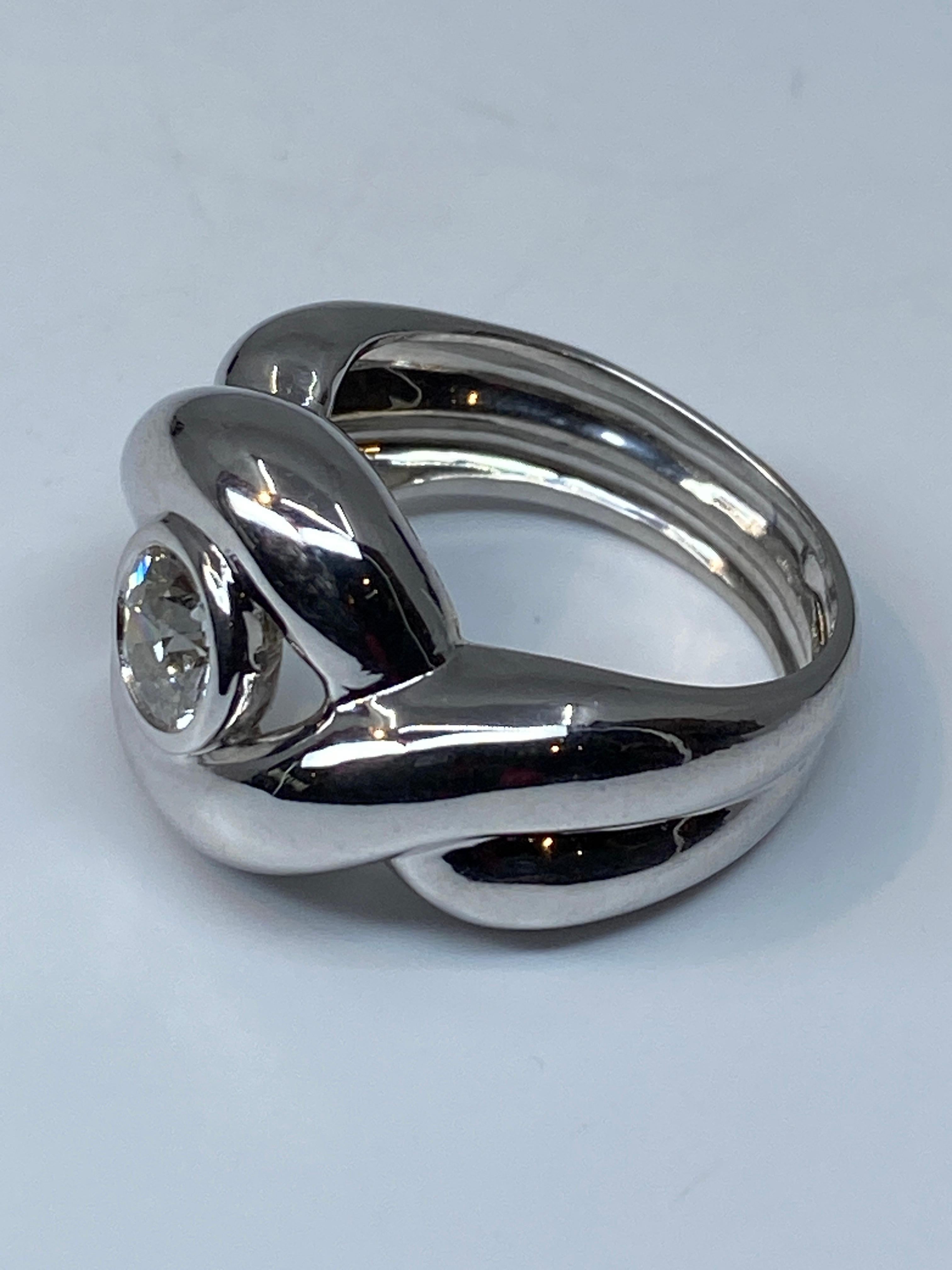 French Cut Interlocking Band Ring in 18 Carat Gold Set with a Diamond 0.80 Carat For Sale