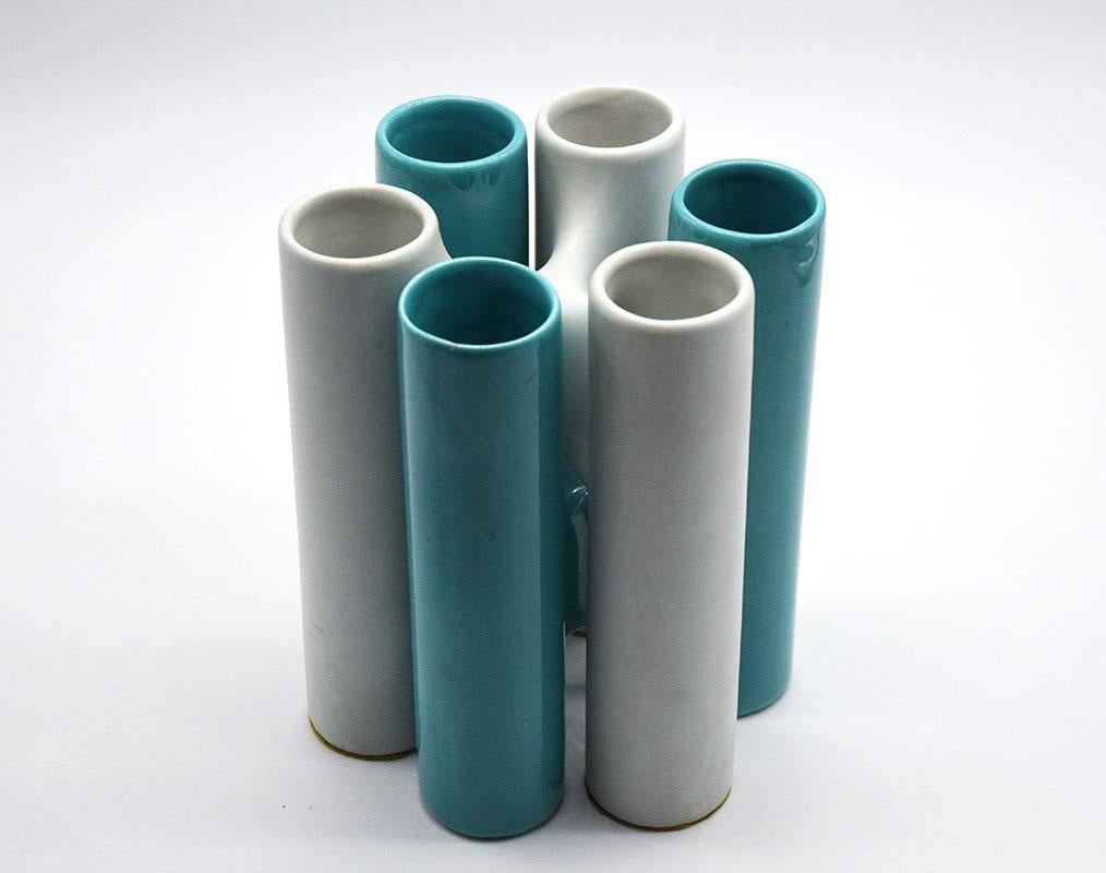 Interlocking vases designed by Enzo Bioli for Ceramiche Il Picchio 1970s.
In two-tone ceramic, one with a matte finish and one with a glossy finish.
In excellent condition.