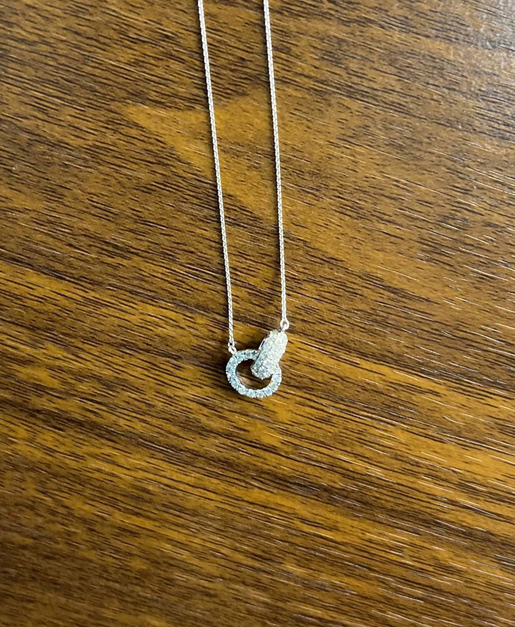 Donna Anelli a cerchio Whiting Motivo aureola con diamanti Collana in oro bianco 18 carati in vendita