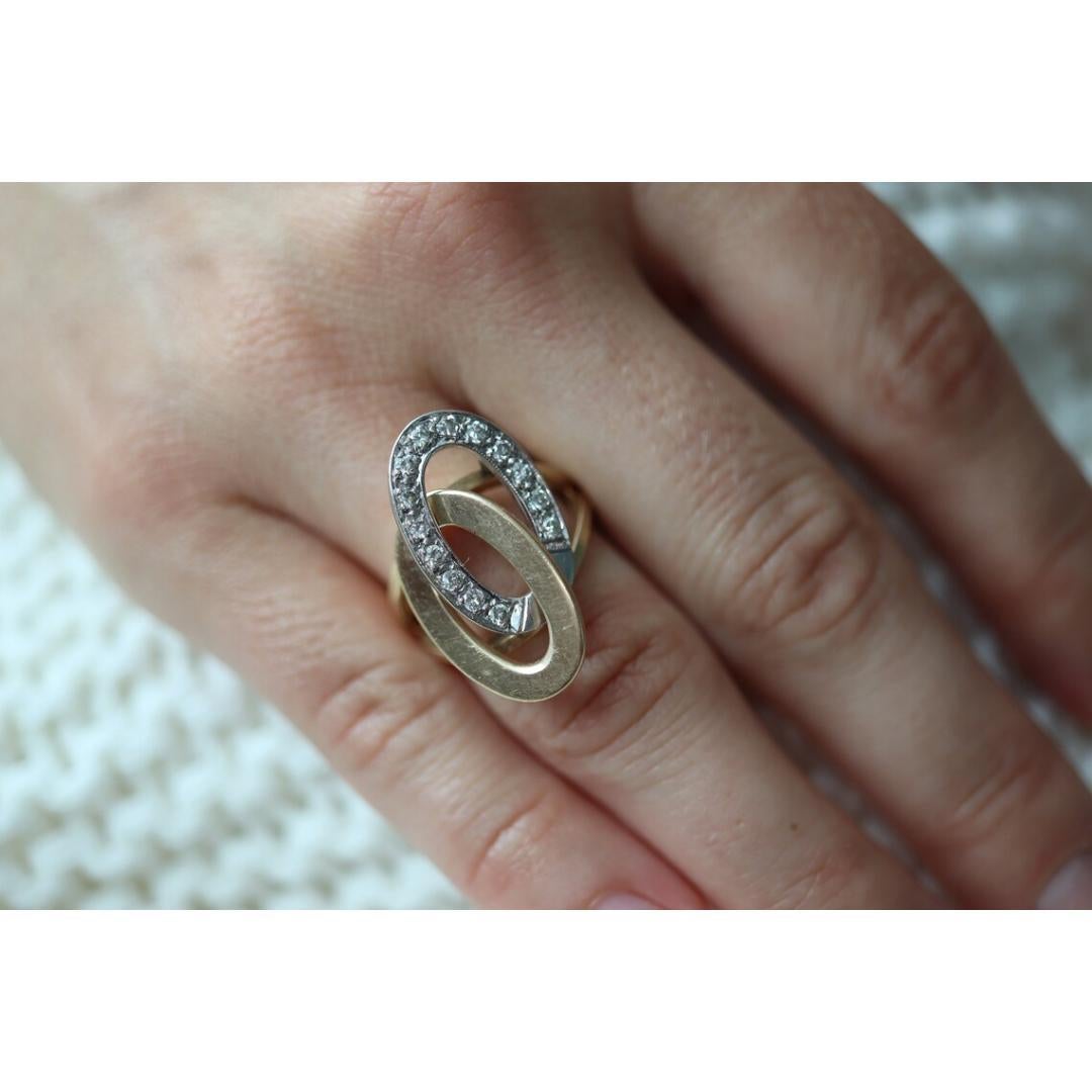 Interlocking Circles Ring. 14k Diamond Encrusted Double Circles of life. Joined In Good Condition For Sale In Port Charlotte, FL
