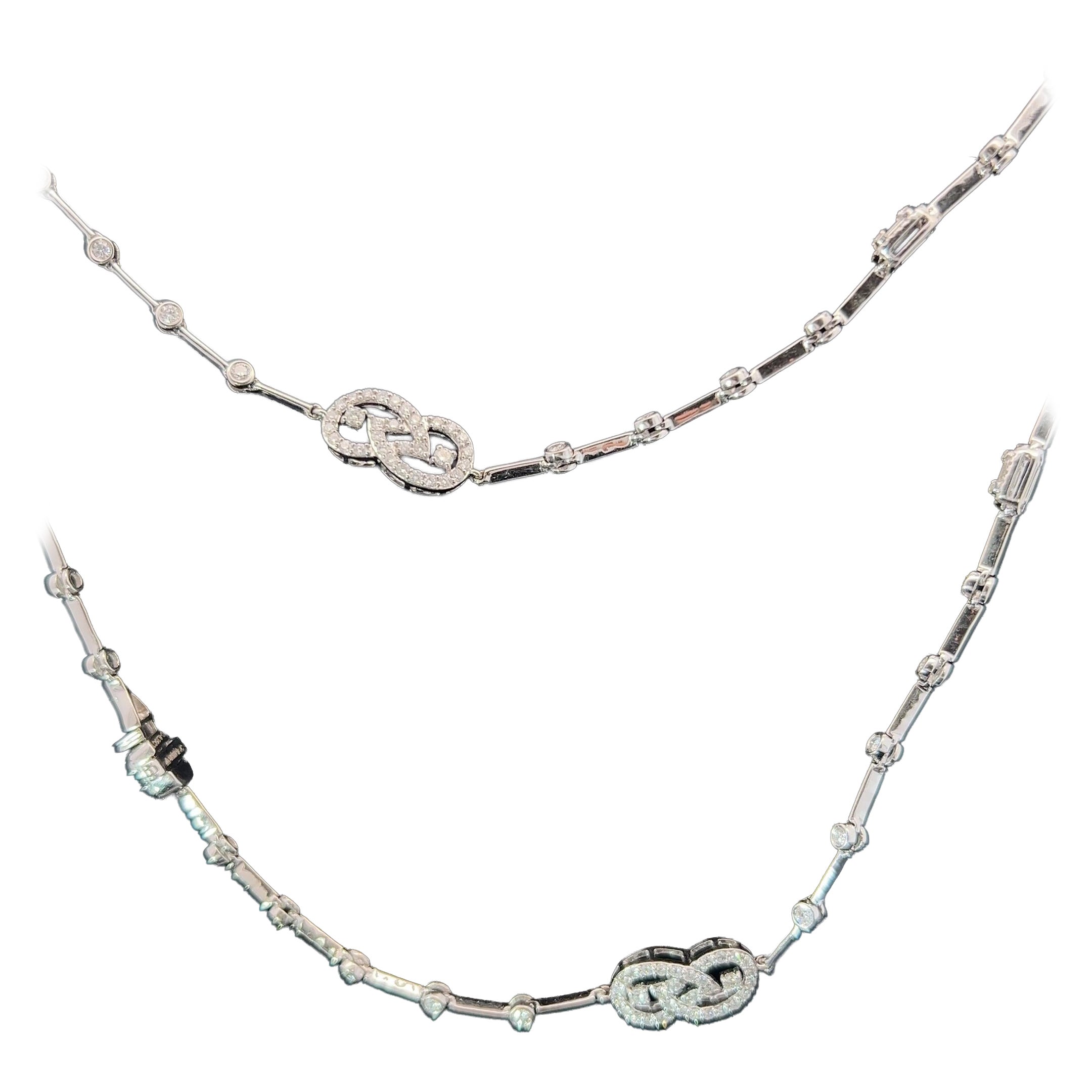 Sautoir en or blanc 14K à maillons et diamants entrelacés en vente