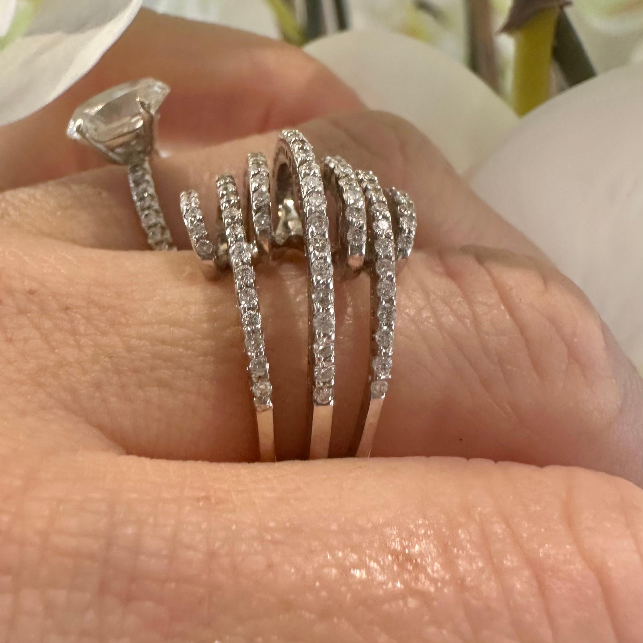 Interlocking Diamond Pave in 18 Karat White Gold Ring In Good Condition For Sale In Miami, FL