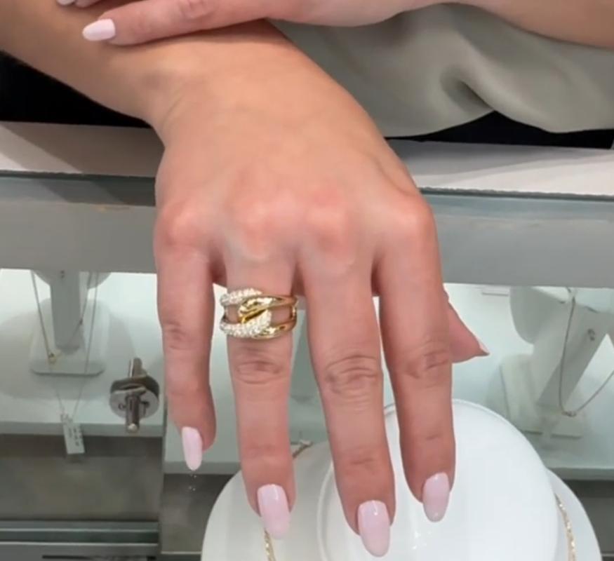 Interlocking Diamond Ring with High Polish in 18K Yellow Gold For Sale 2