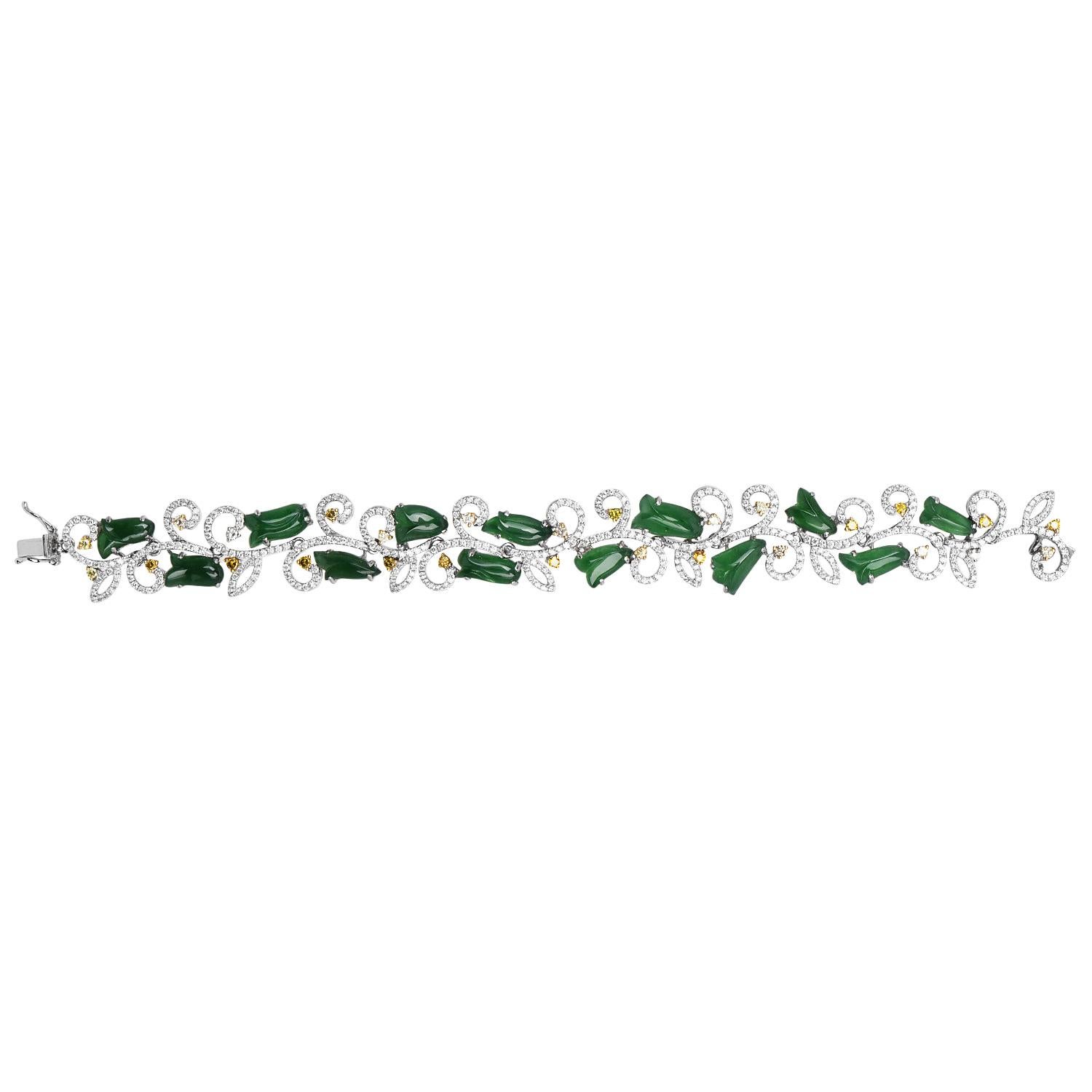 Ineinandergreifendes Diamant-Tulpen-Motiv Jade  18k Breite Gold  Armbänder im Zustand „Hervorragend“ in Miami, FL