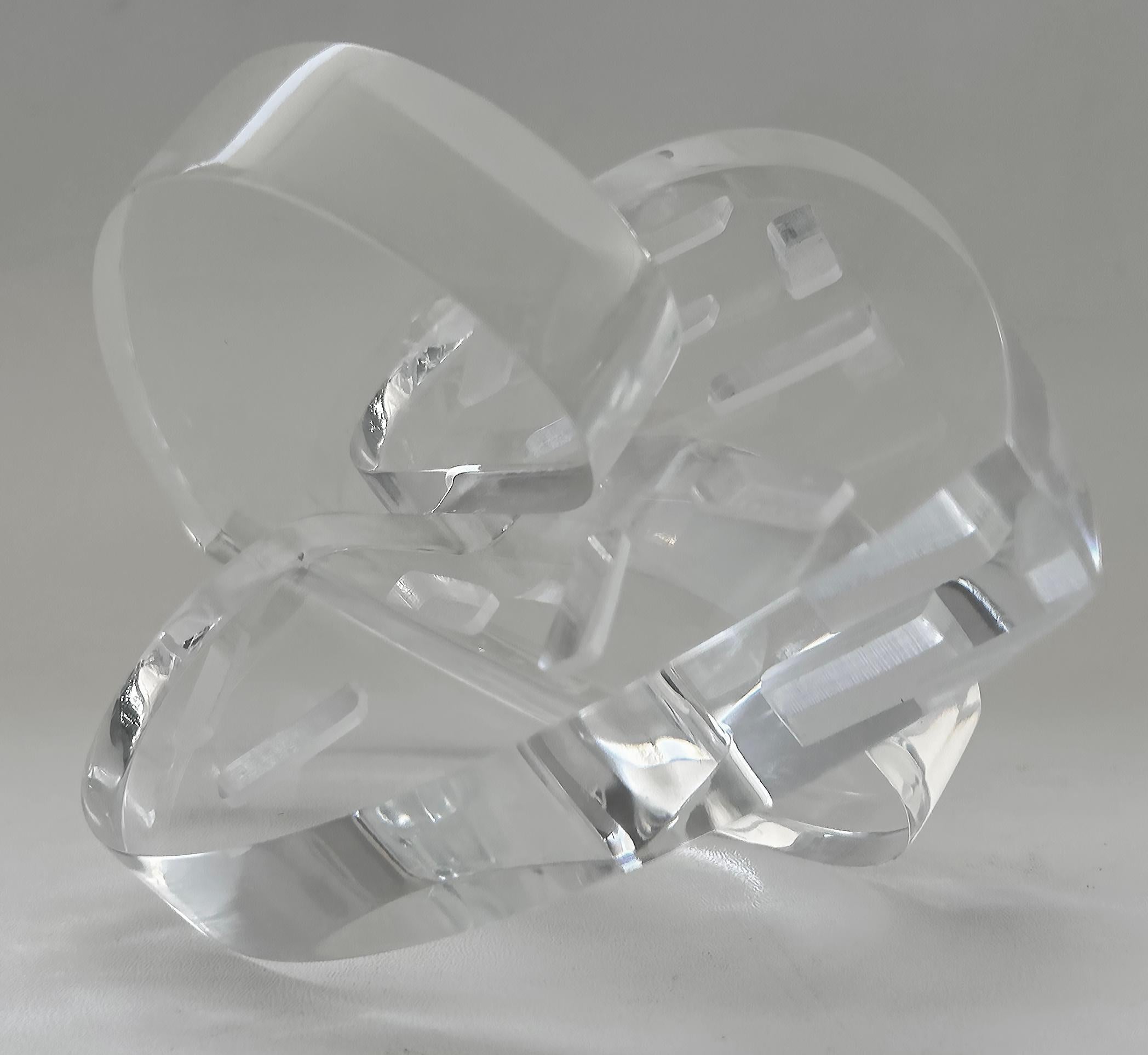 Scultura d'amore in lucite trasparente con cuori intrecciati dell'artista Michael Gitter In condizioni Nuovo in vendita a Miami, FL