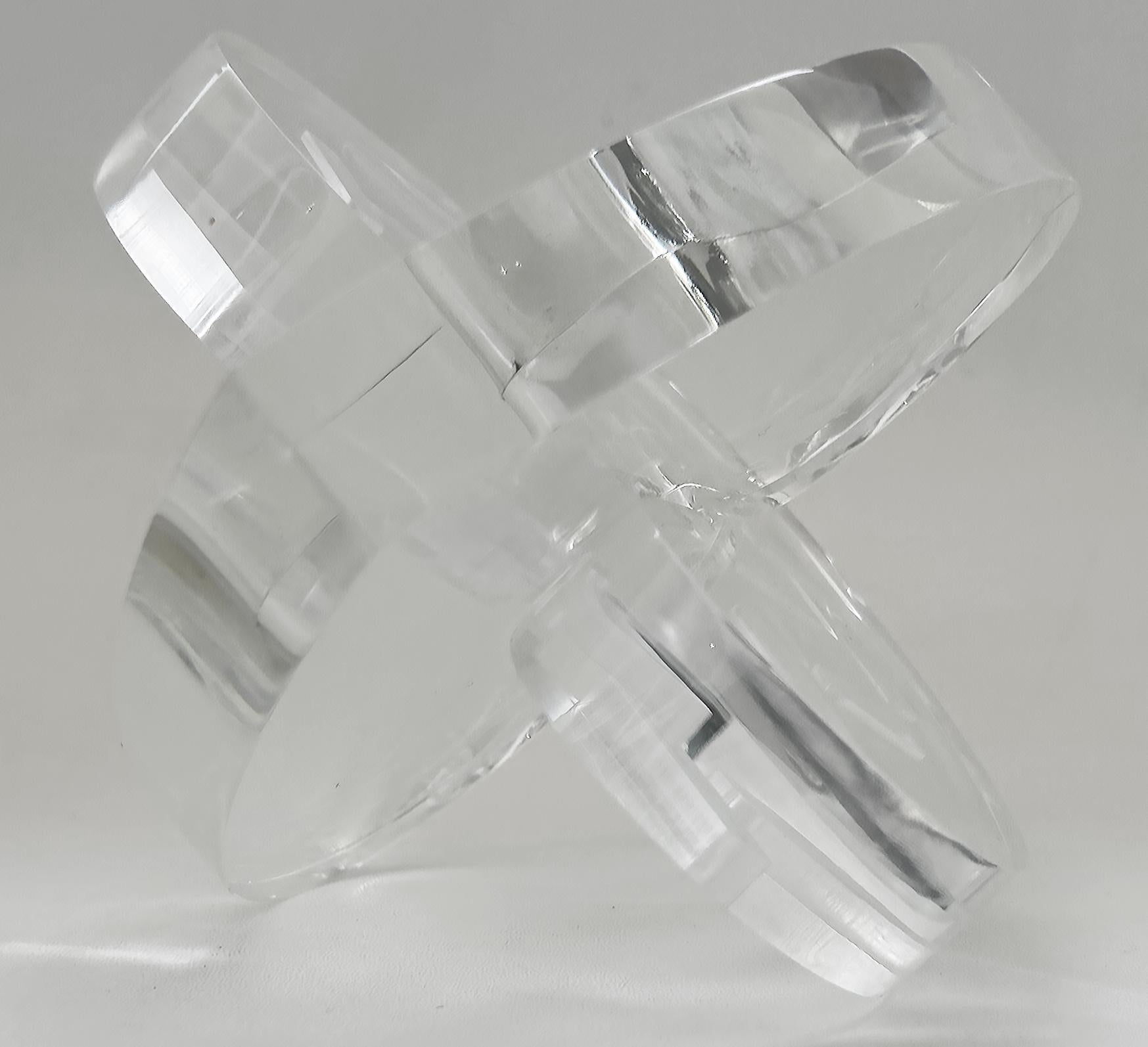 Scultura d'amore in lucite trasparente con cuori intrecciati dell'artista Michael Gitter in vendita 1