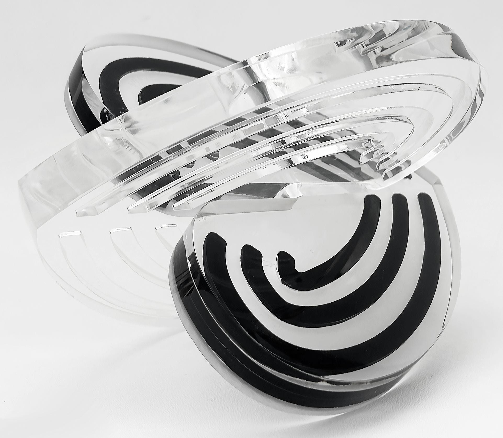 Scultura d'amore in lucite a strisce con cuori intrecciati dell'artista Michael Gitter

In vendita c'è una 