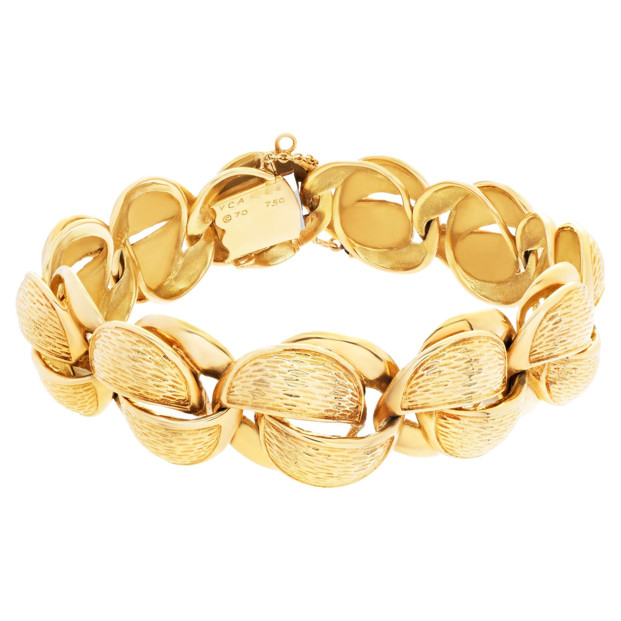 Interlocking Link Bracelet in 18k Gold, Vintage "VCA" Stamped Textured