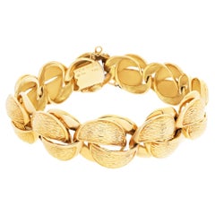 Interlocking Link Bracelet in 18k Gold, Vintage "VCA" Stamped Textured