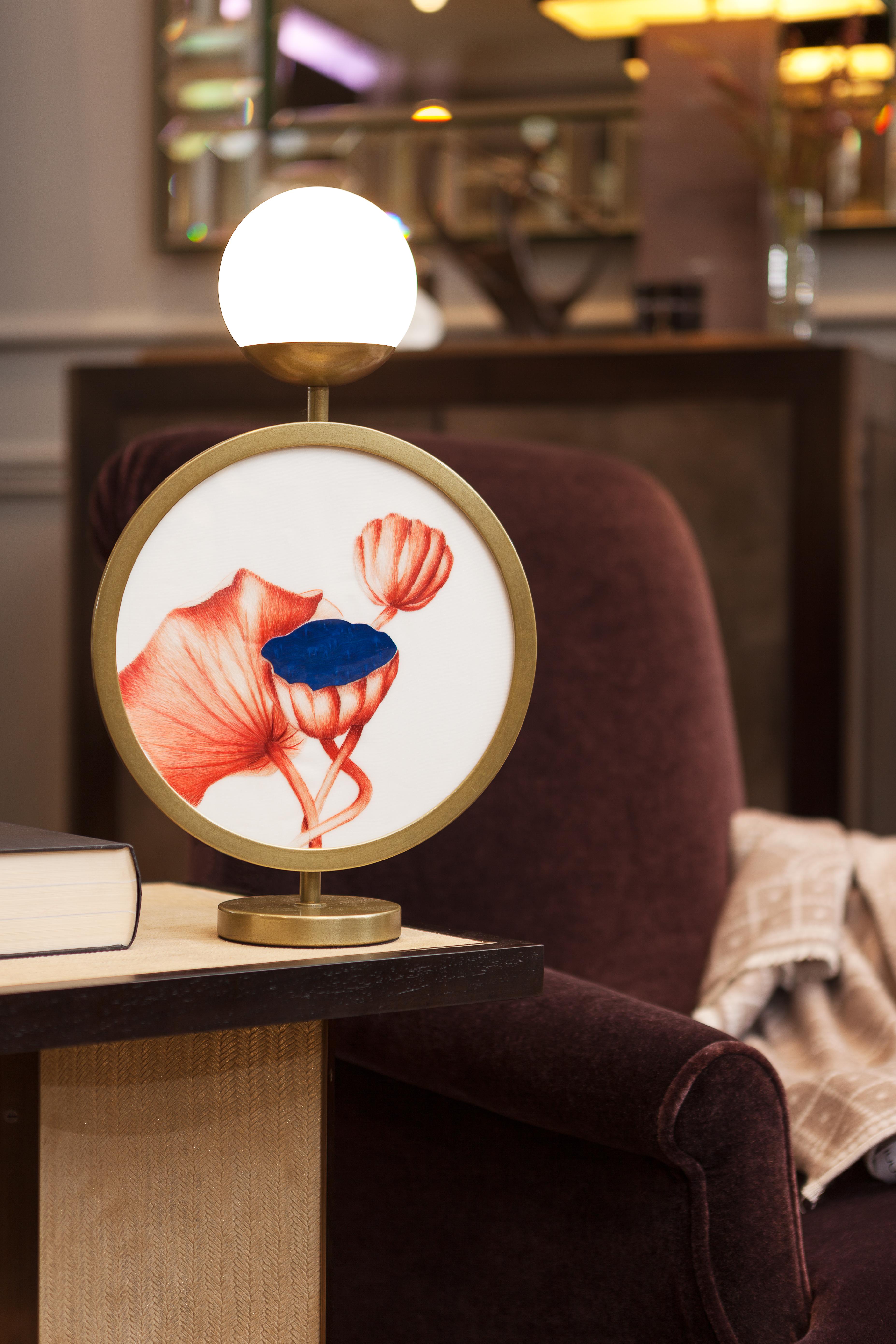 The intricate embroidery features a visualised Chinese proverb, “The lotus root may be severed, but its fibered threads are still connected.” This expression is used to describe how important family ties are, the lamp is exquisitely adorned with a