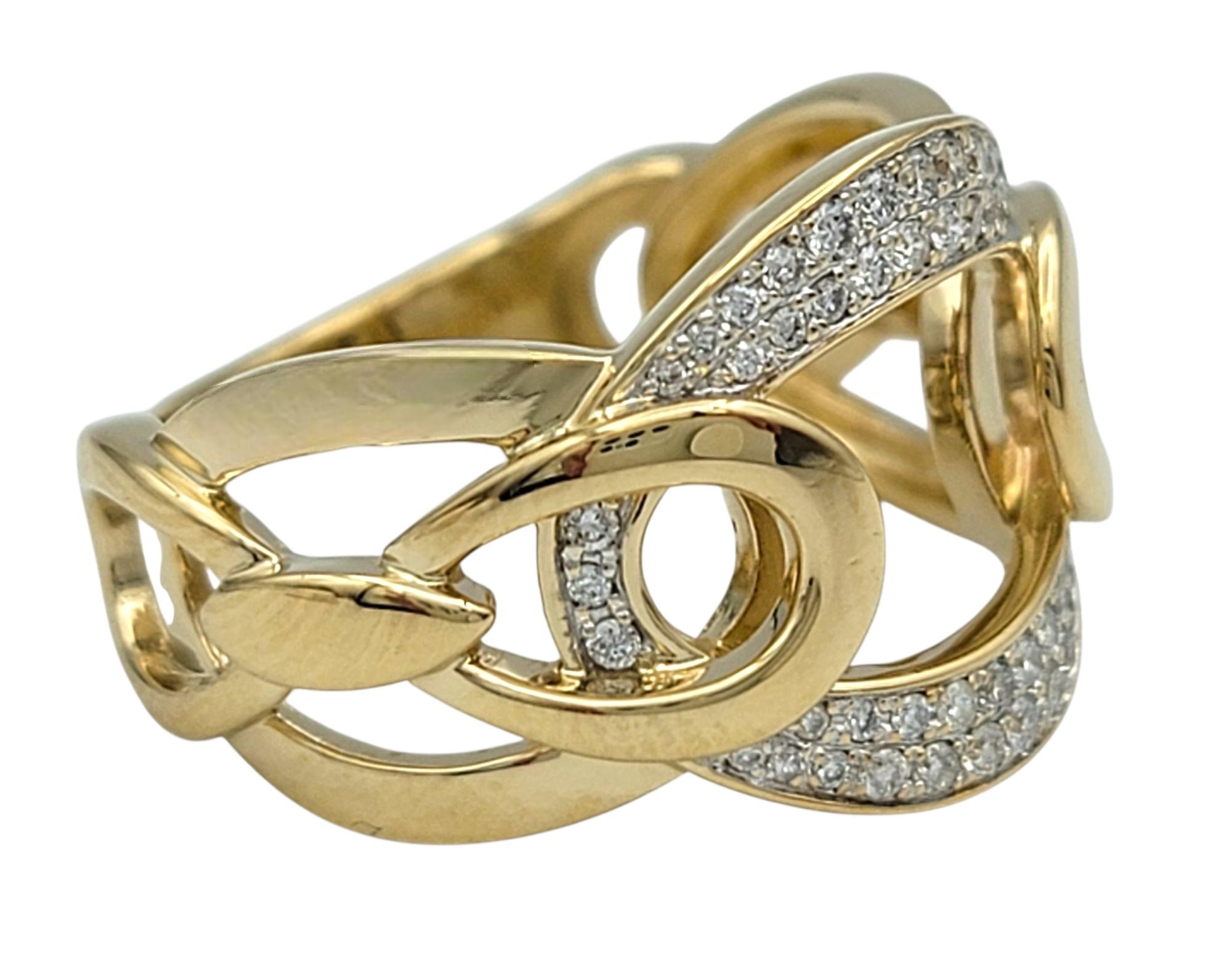 Interlocking Open Circle Motif Pavé Diamond Band Ring in 14 Karat Yellow Gold (Zeitgenössisch) im Angebot