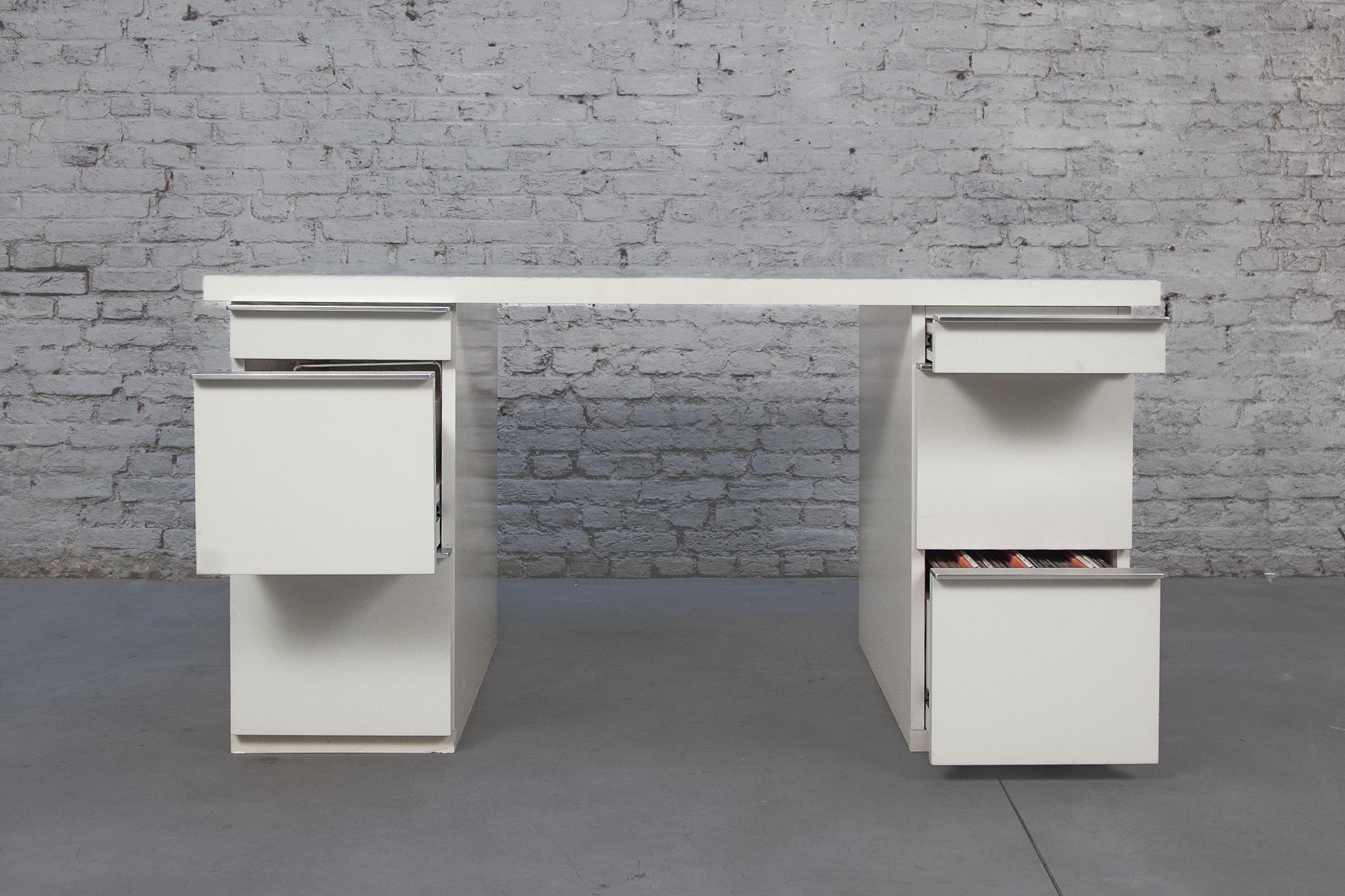 Mid-Century Modern Interlübke White Laminate Desk, 1980s, Germany. For Sale