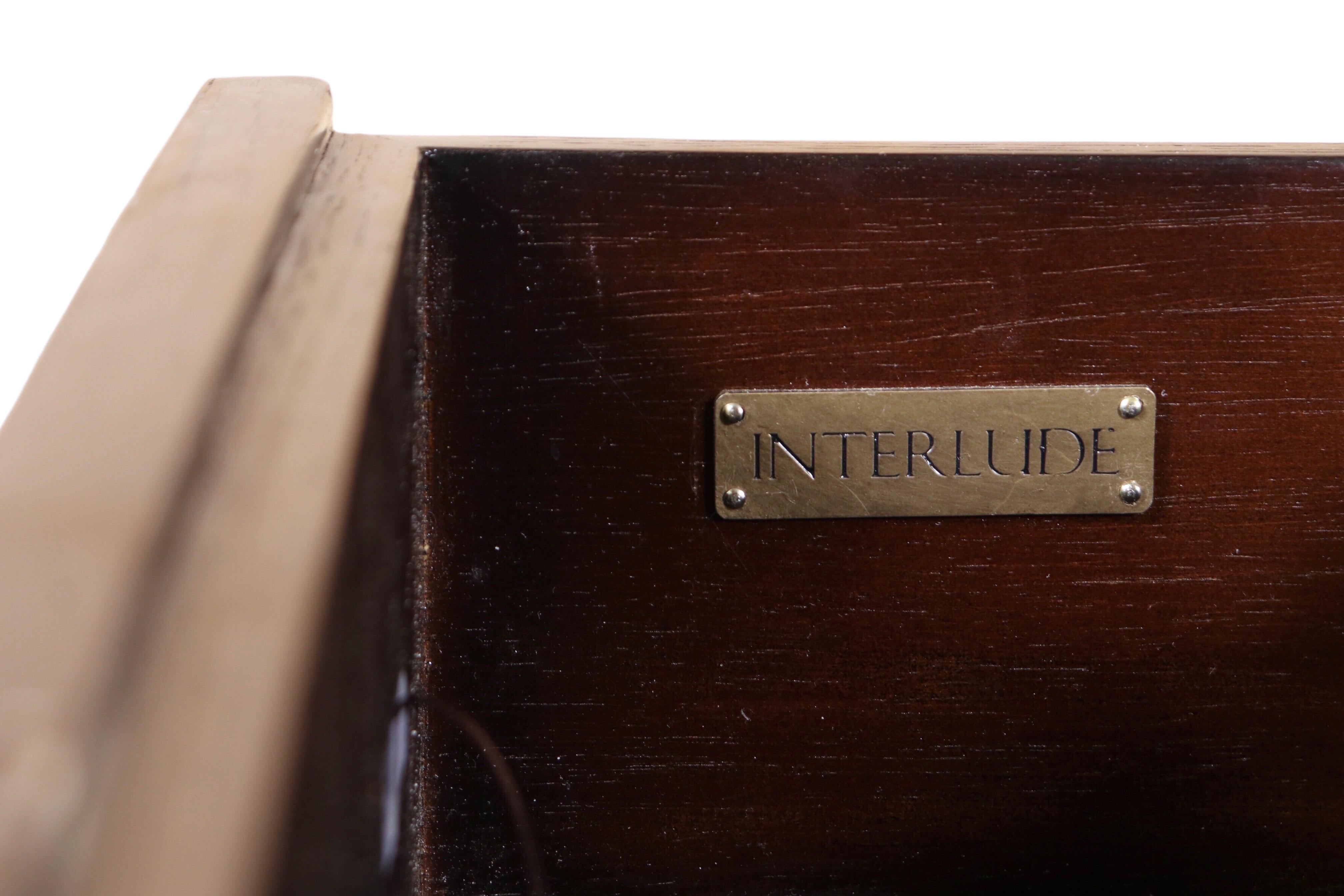 Minimaliste Table de nuit Interlude en parchemin et laiton antique en vente