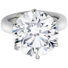 Anello in oro bianco con diamante rotondo taglio brillante certificato GIA da 5 carati