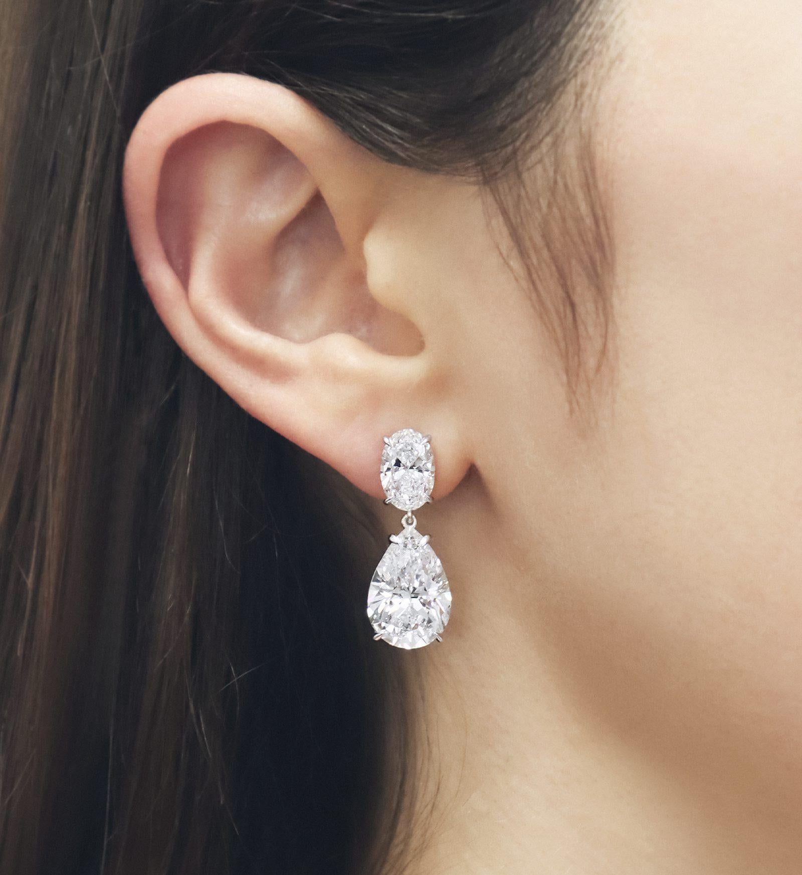 An exquisite pair of dangle earrings composed by two oval diamonds and 4.05 carats pear cut diamonds the dangle earrings has been made in Italy and are set in solid 950 Platinum 