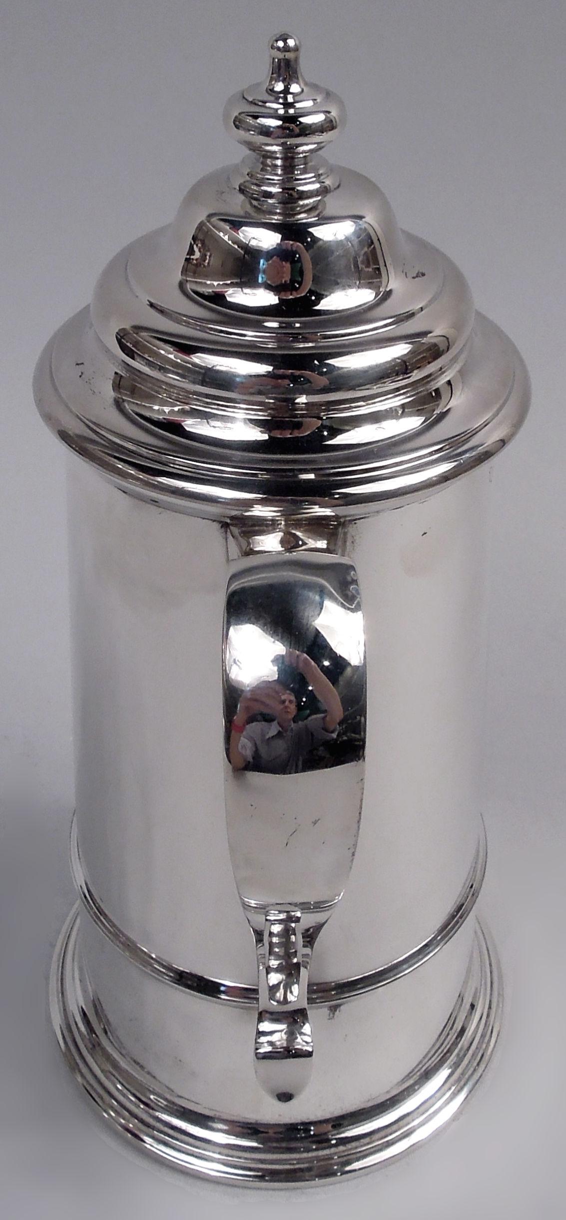 International Colonial Revival Sterling Silver Cocktail Shaker im Zustand „Gut“ im Angebot in New York, NY