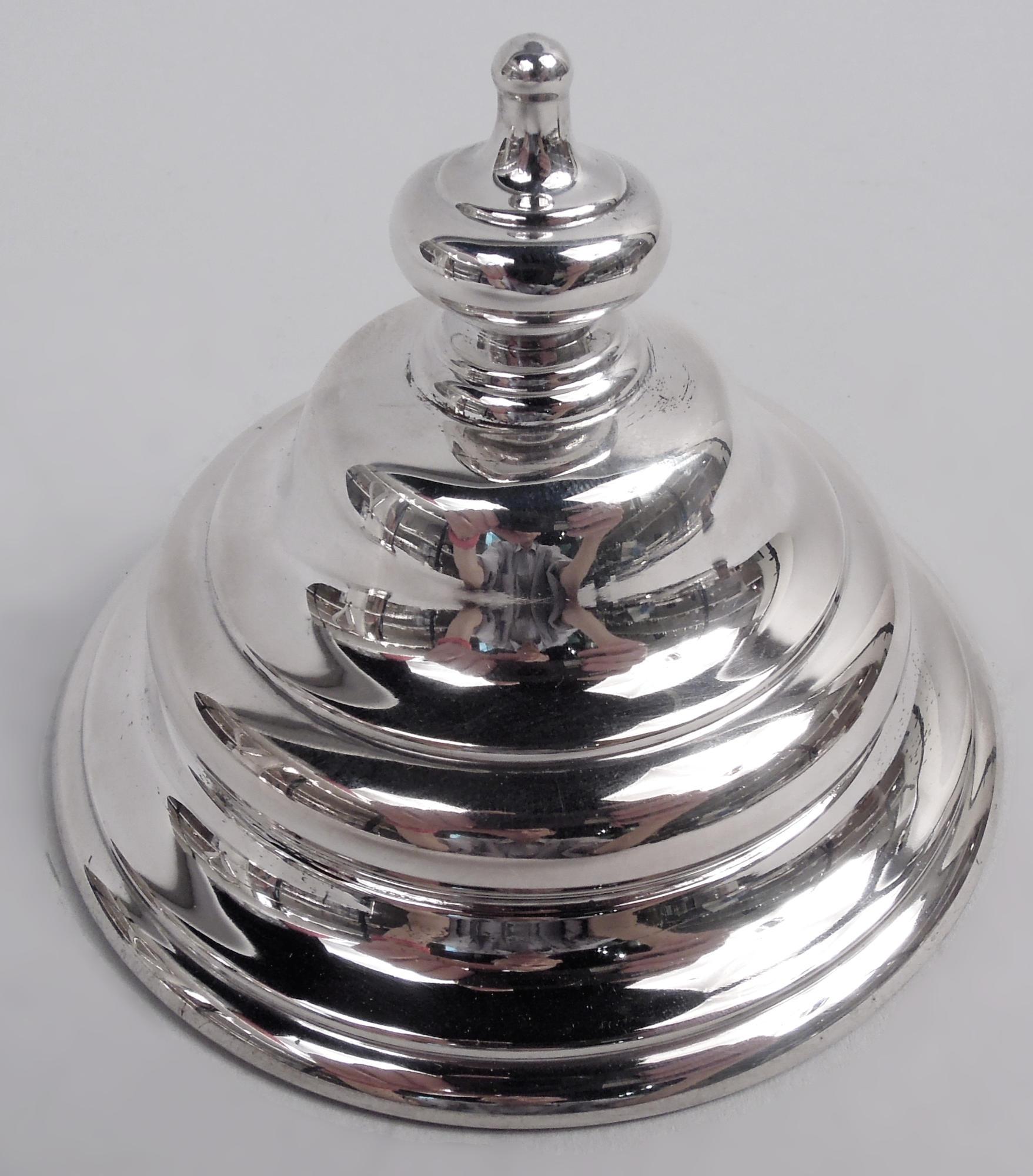 International Colonial Revival Sterling Silver Cocktail Shaker im Angebot 1