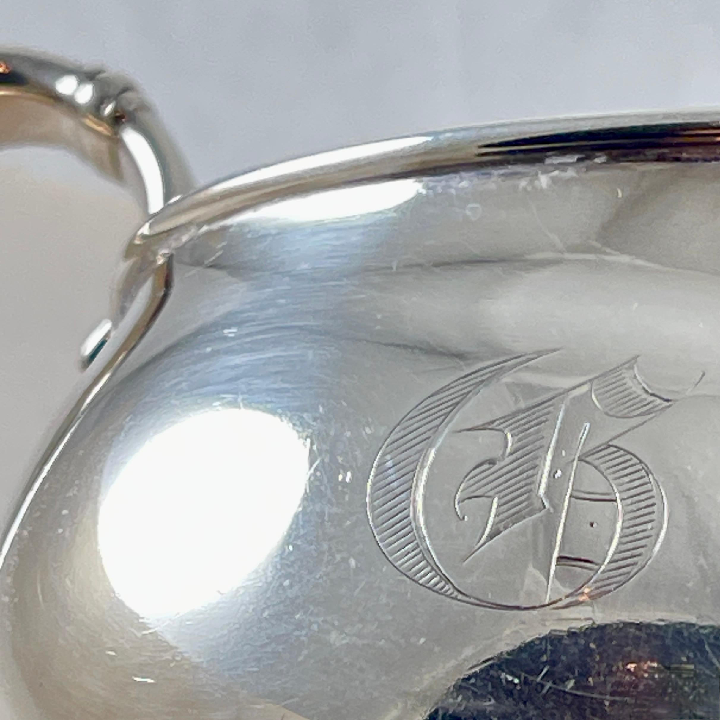 International Royal Danish Sterling Silver Gravy Boat on Stand en vente 2