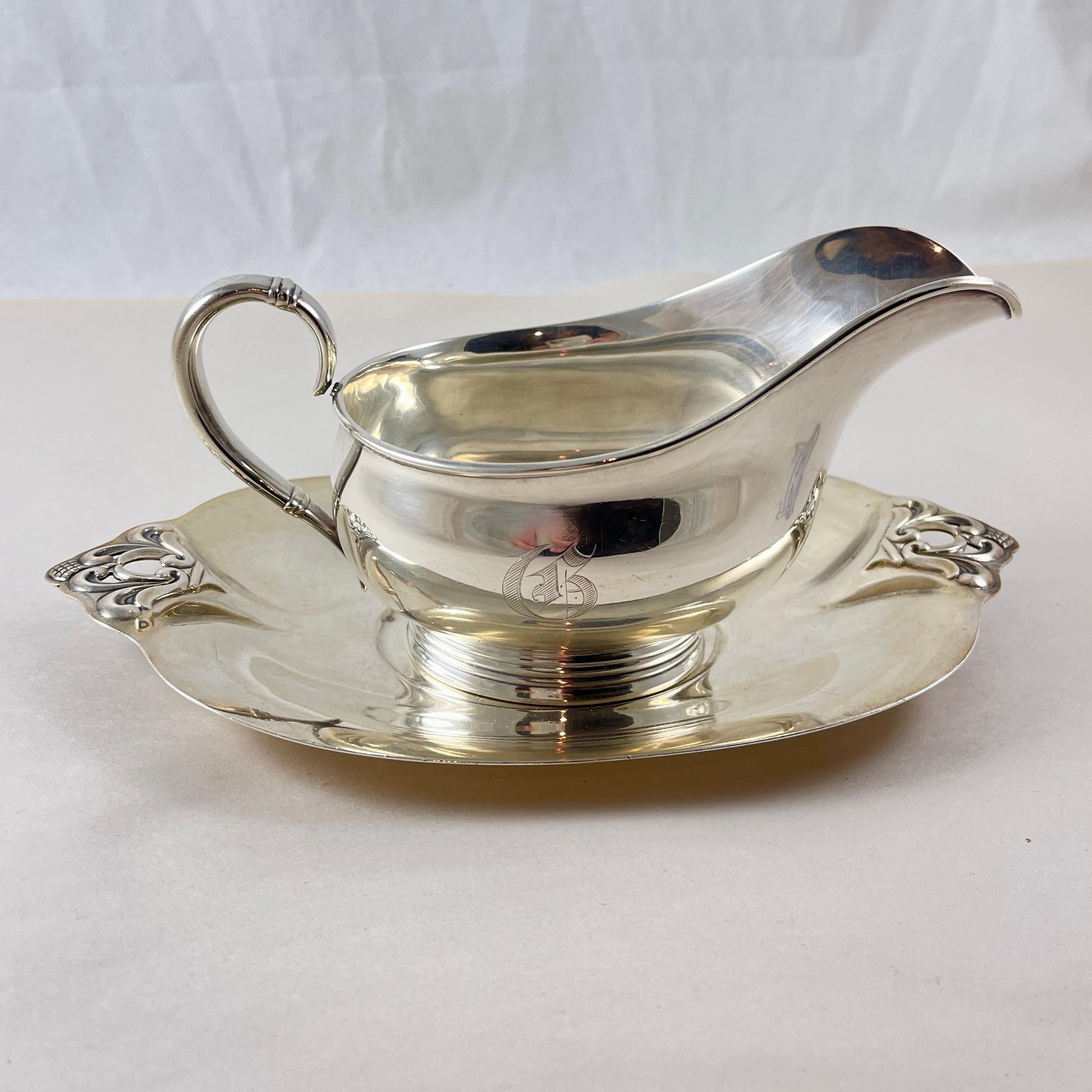 Style international International Royal Danish Sterling Silver Gravy Boat on Stand en vente