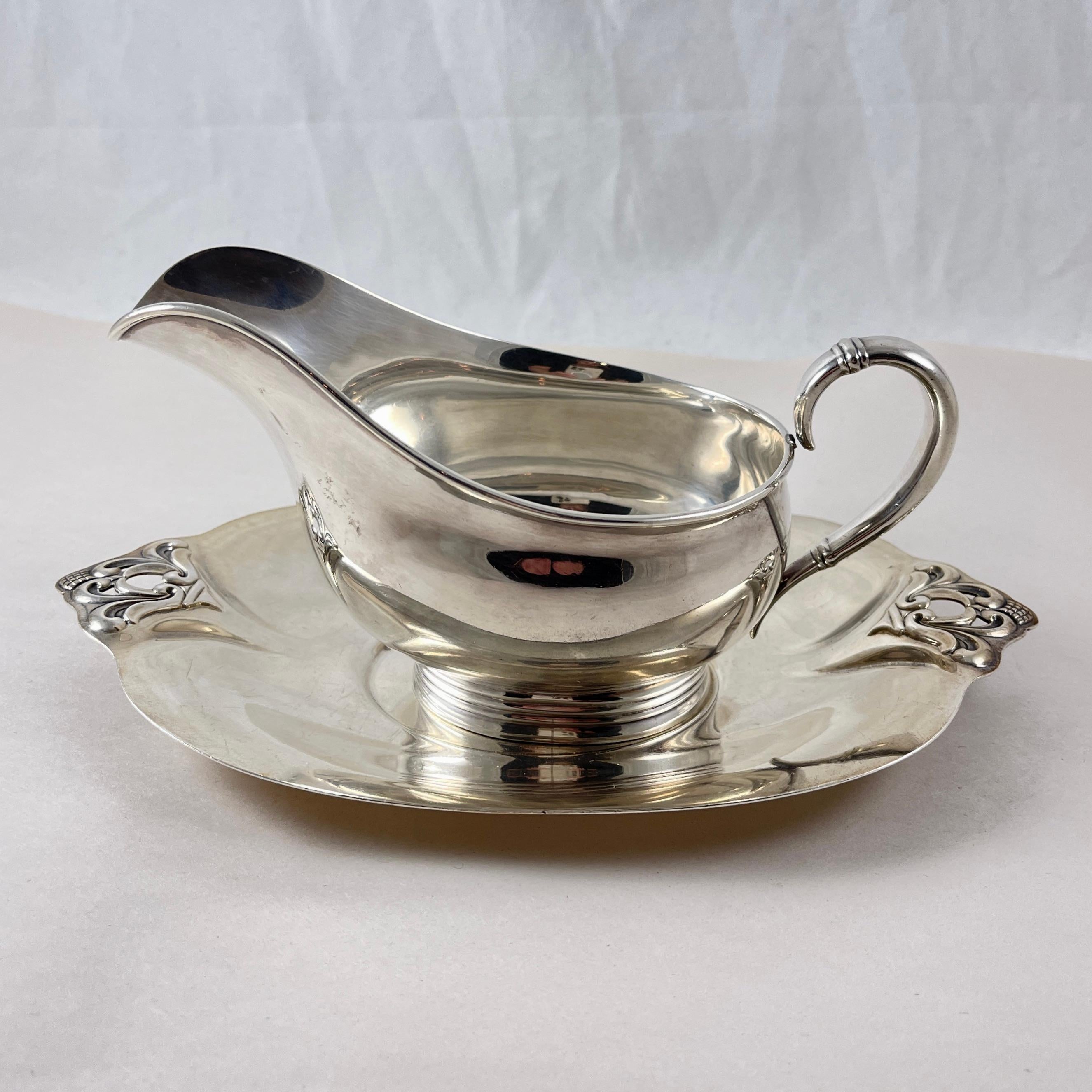 Ferronnerie International Royal Danish Sterling Silver Gravy Boat on Stand en vente
