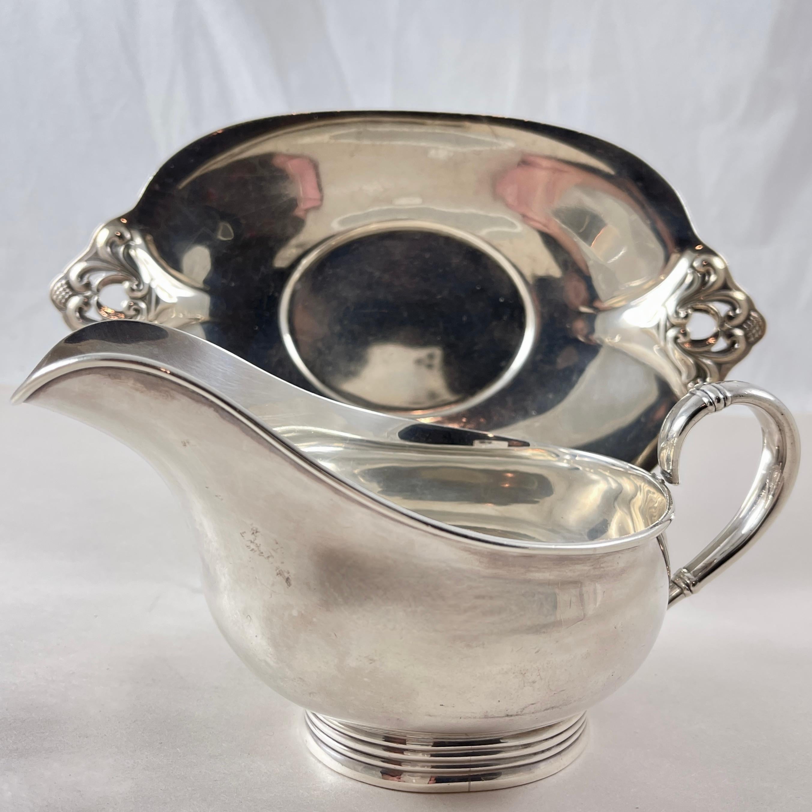 Milieu du XXe siècle International Royal Danish Sterling Silver Gravy Boat on Stand en vente