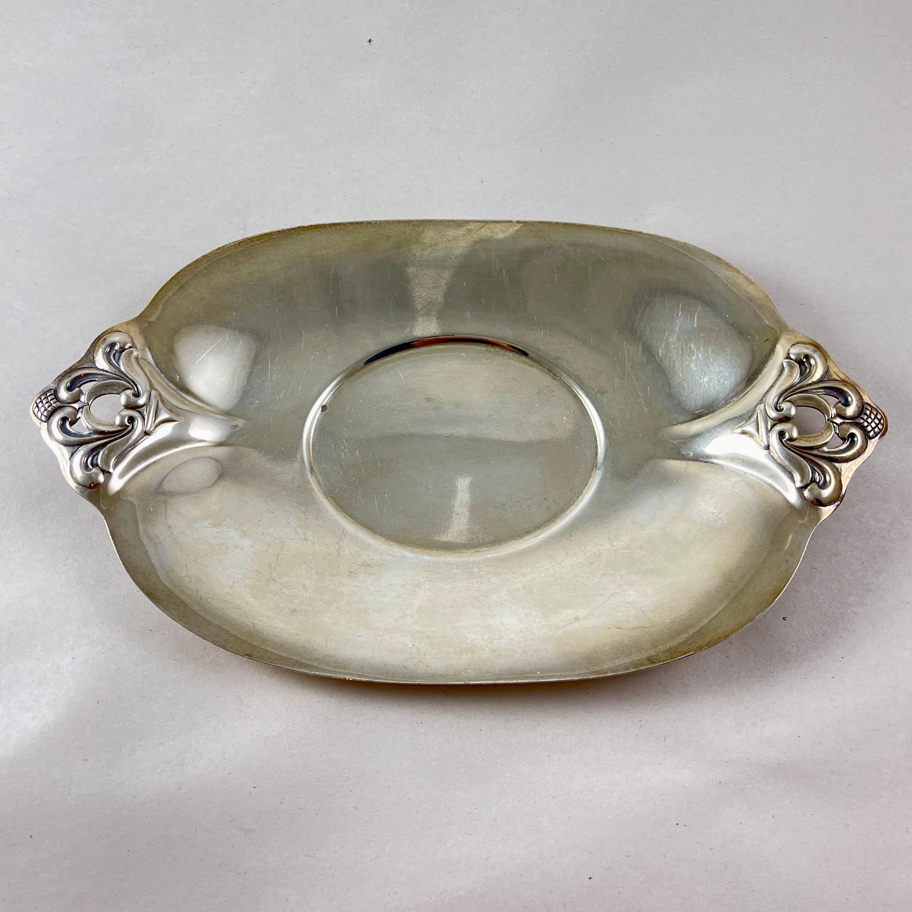 Argent sterling International Royal Danish Sterling Silver Gravy Boat on Stand en vente