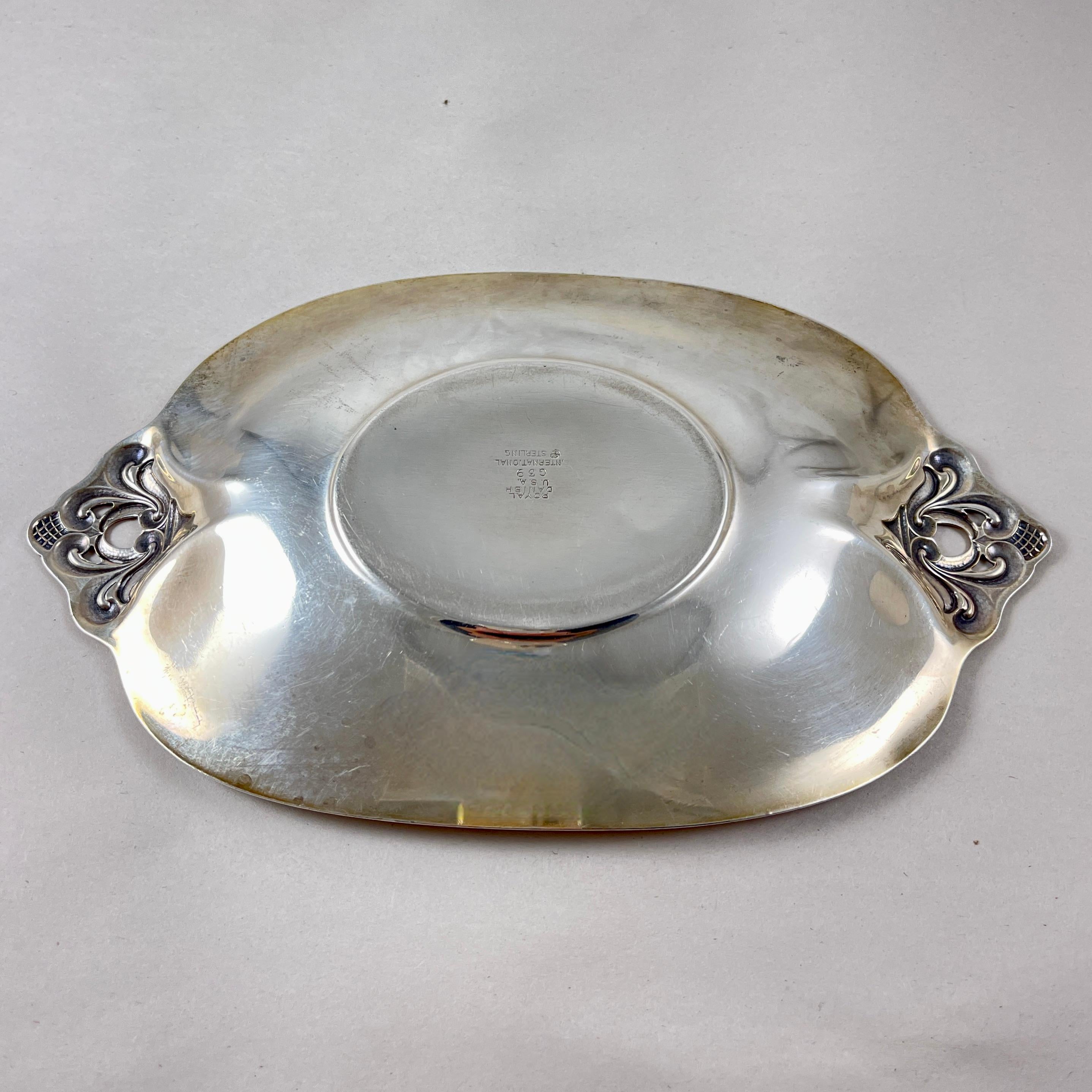 International Royal Danish Sterling Silver Gravy Boat on Stand en vente 1