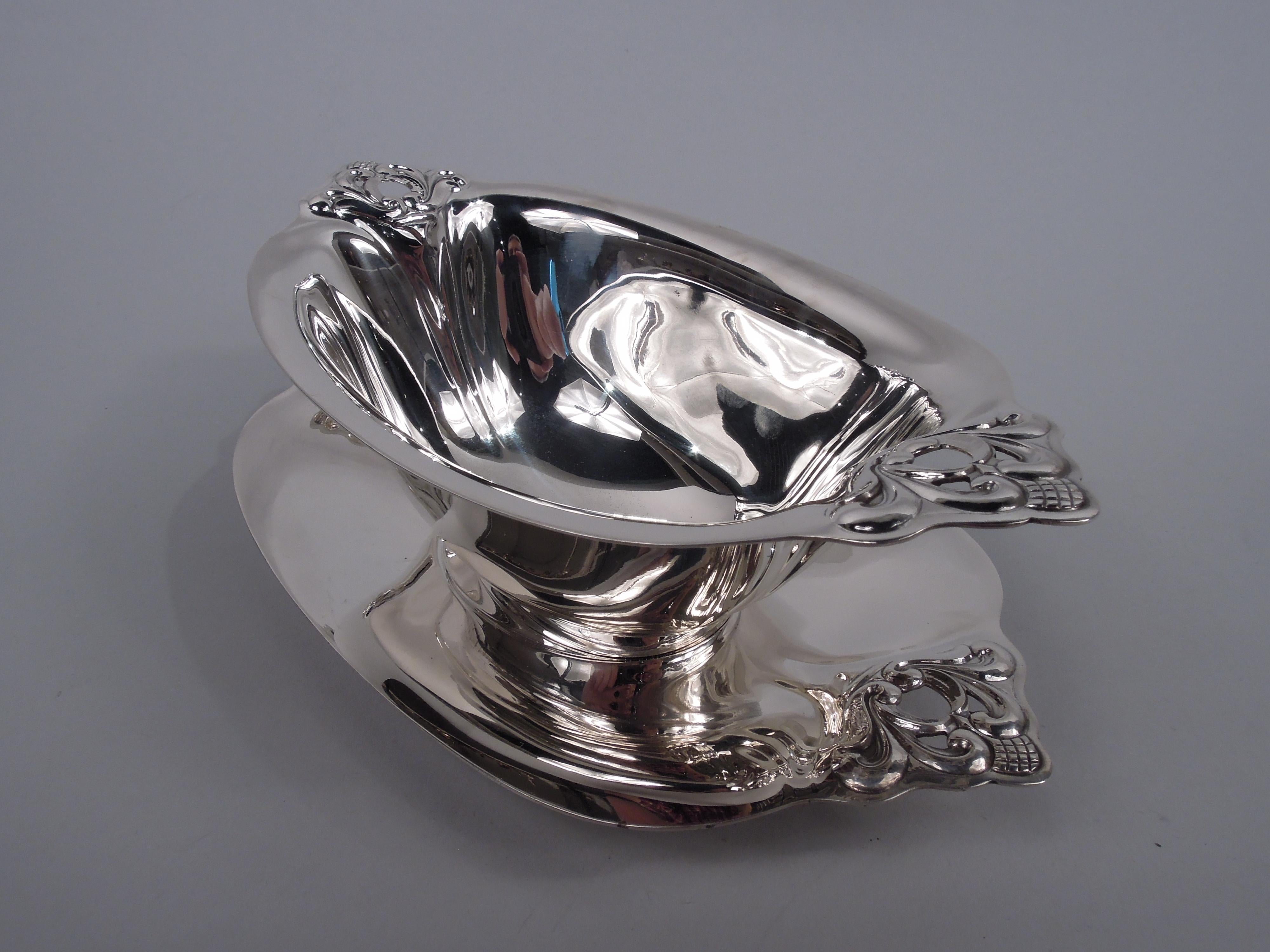 International Royal Danish Sterling Silver Sauce Bowl on Stand In Good Condition For Sale In New York, NY