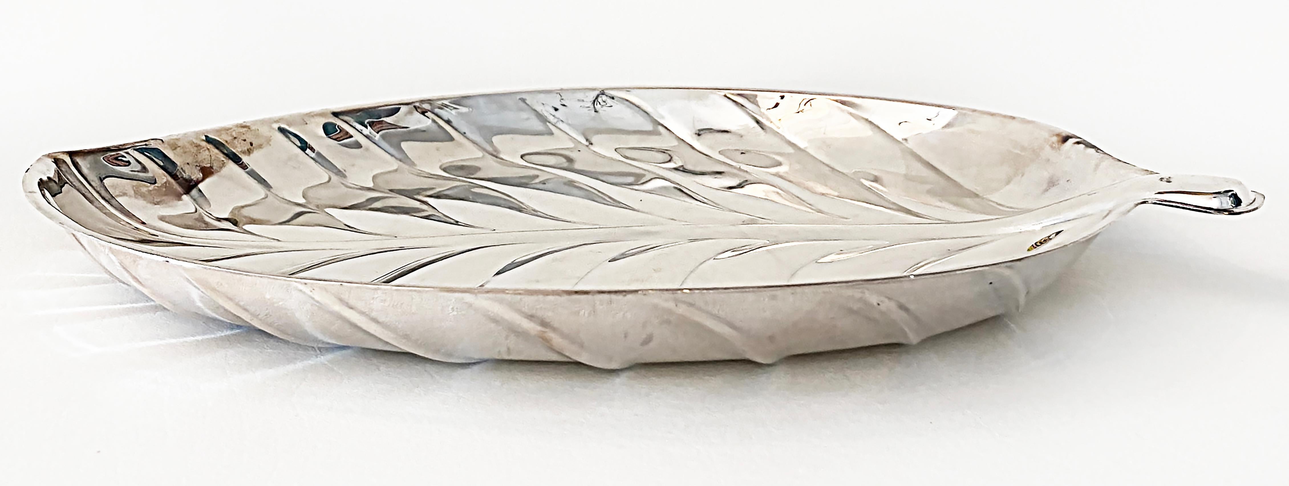 Américain International Silver Leaf Plated Serving Tray, Mid-Late 20th Century, #8199 en vente