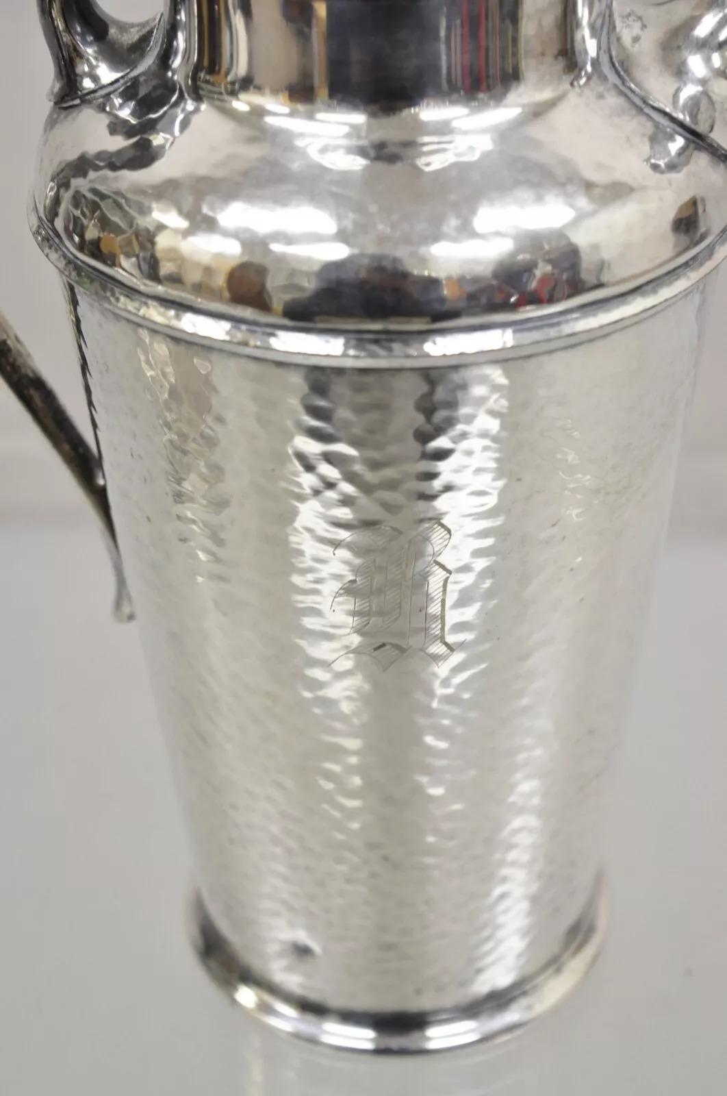 Vintage International Silver Meriden Plate Co Art Deco Shaker da Martini placcato in argento martellato con Monogram 