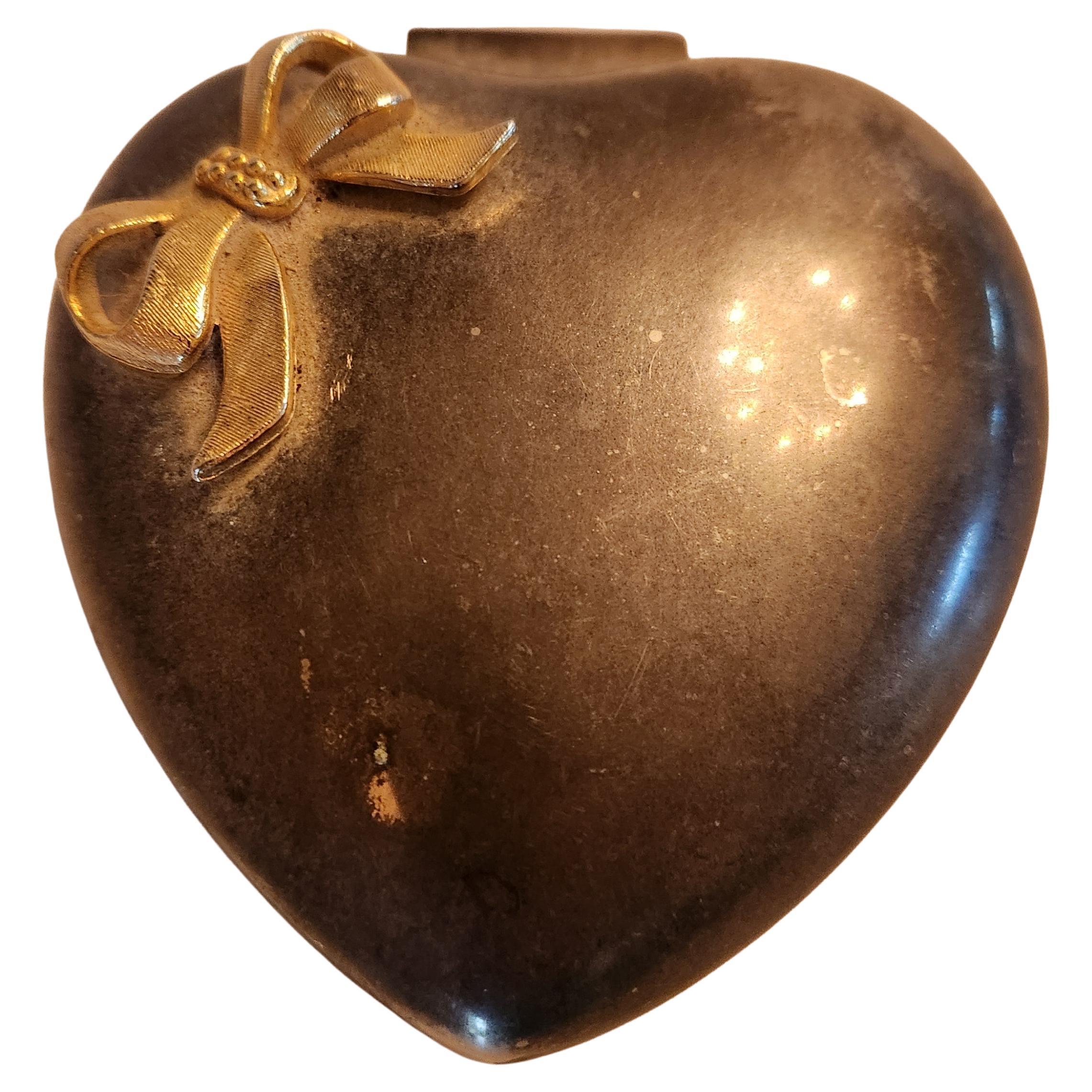 International Silver Caja vintage de terciopelo para anillos en forma de corazón