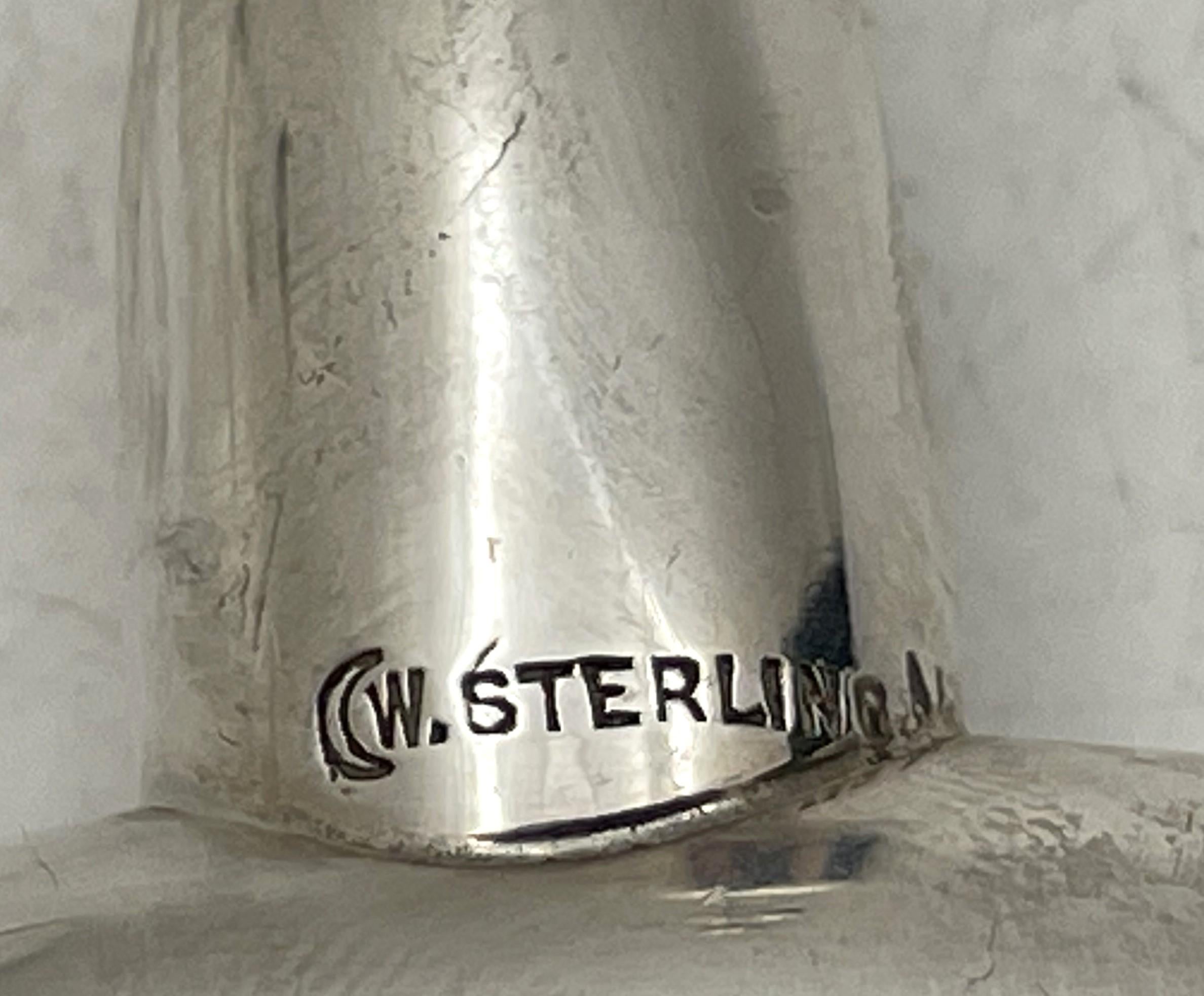 International Sterling, un lotto di stoviglie da bar in stile Jensen con motivo reale danese in vendita 2