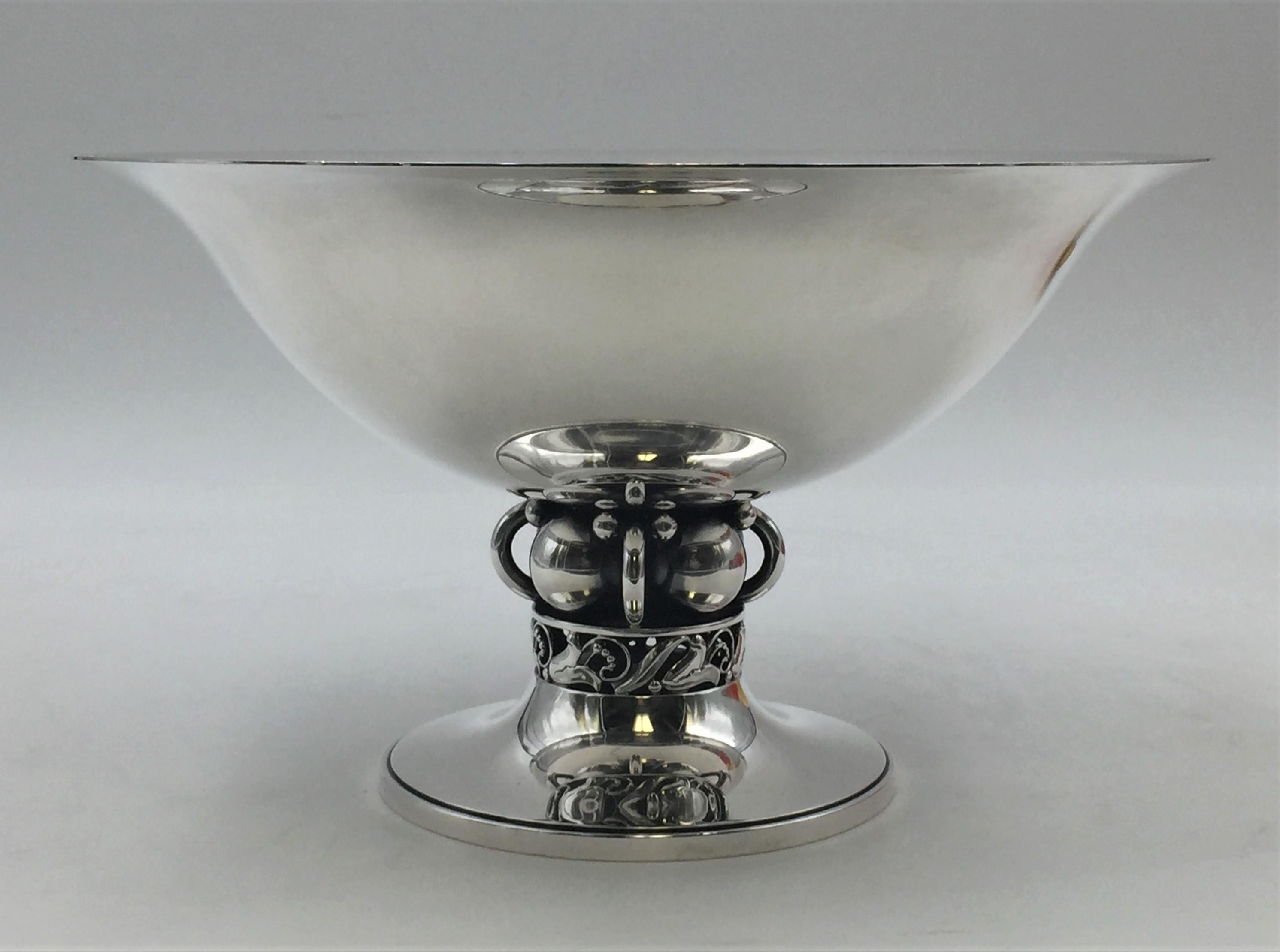 Sterling silver centerpiece bowl by International Sterling and designed by Alphonse La Paglia in mid-century modern Jensen style from 1952 with exquisite floral and geometric-shaped designs. It measures 10'' in diameter by 5 3/4'' in height and