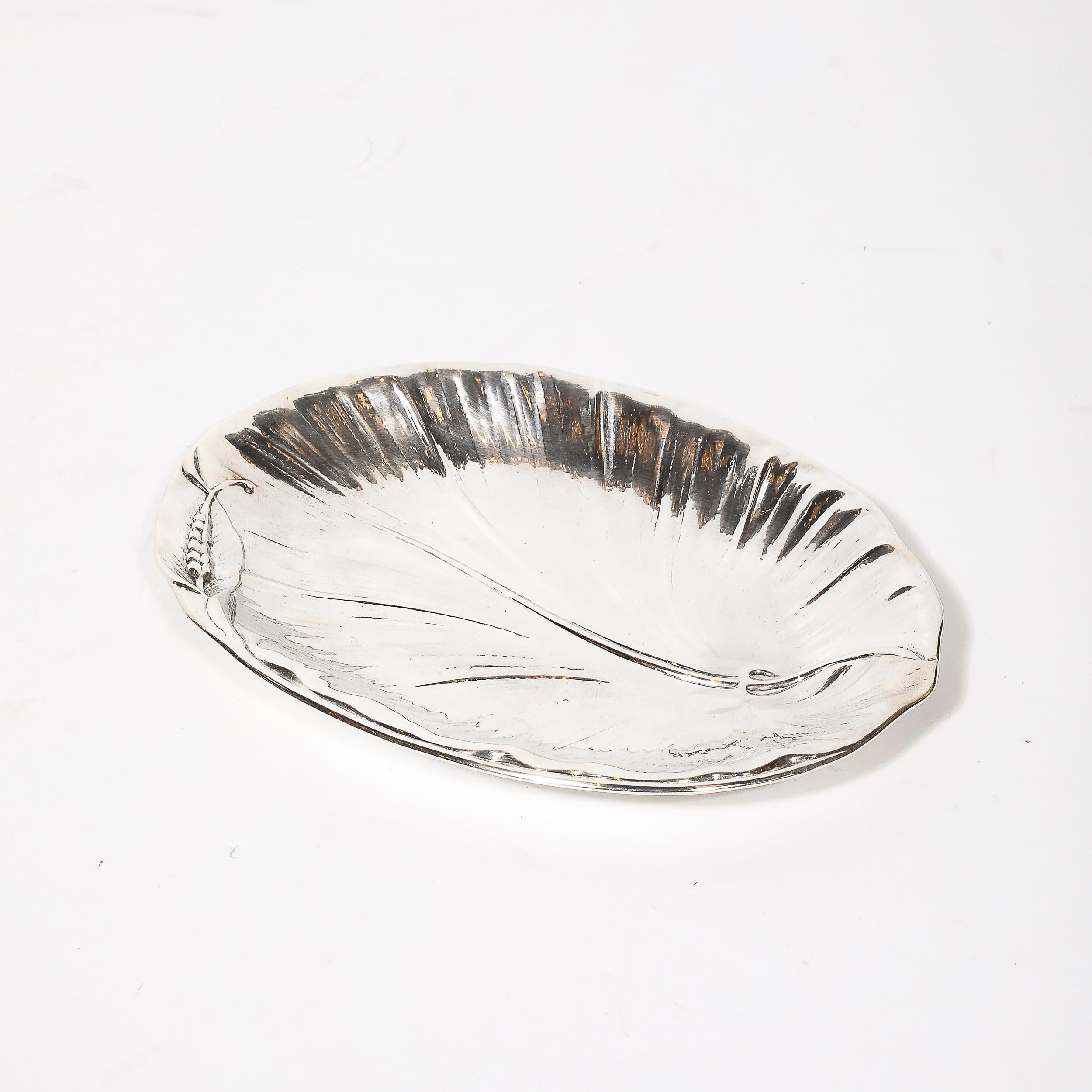 Discover timeless elegance with this International Sterling Silver H251 Repoussé Lily Serving Tray, a masterpiece of American craftsmanship from the 20th century. Crafted by the renowned International Silver Company, this tray showcases the pinnacle