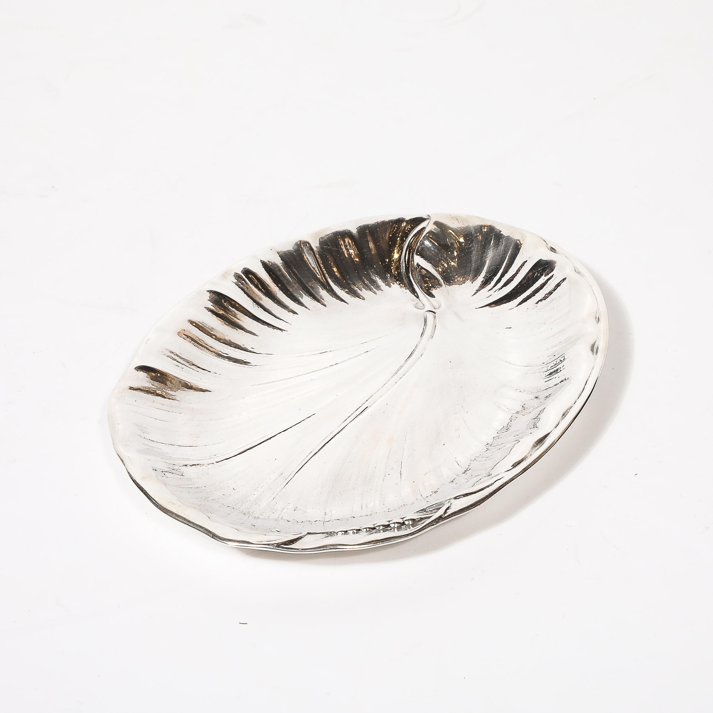 International Sterling Silver H251 Repousse Lily Serving Tray In Excellent Condition For Sale In New York, NY