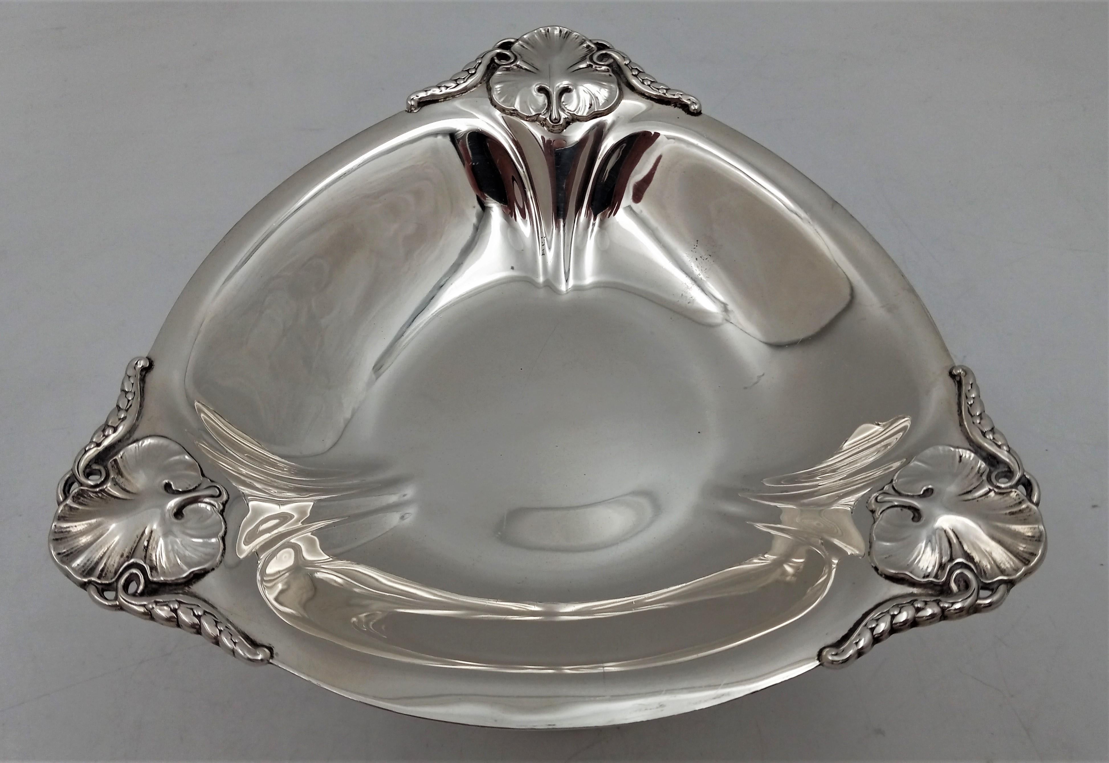 International Sterling Silver Pair of Dishes in Mid-Century Modern Jensen Style In Good Condition For Sale In New York, NY