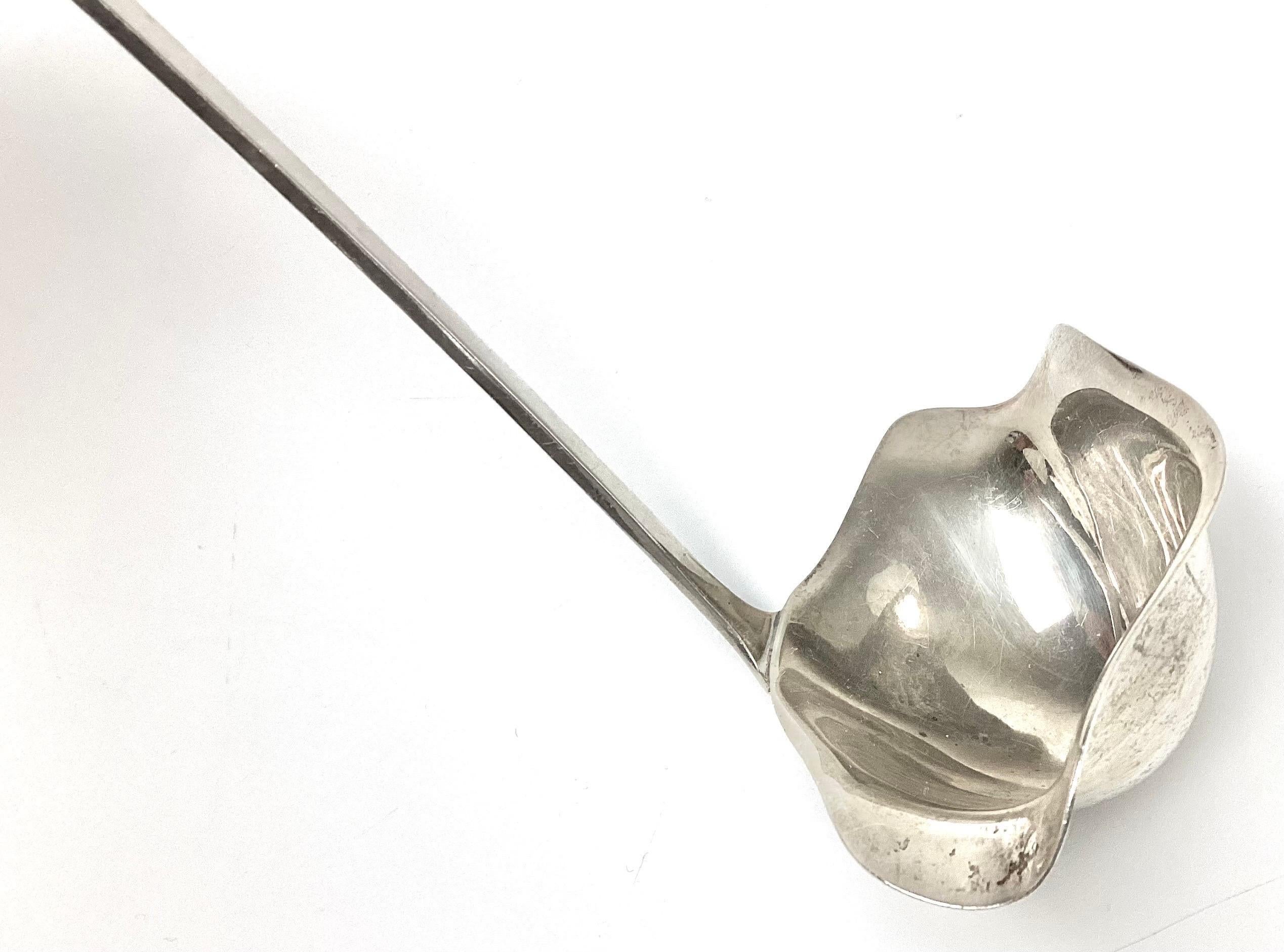 International Sterling Silver Royal Danish Punch Ladle In Excellent Condition For Sale In Lambertville, NJ