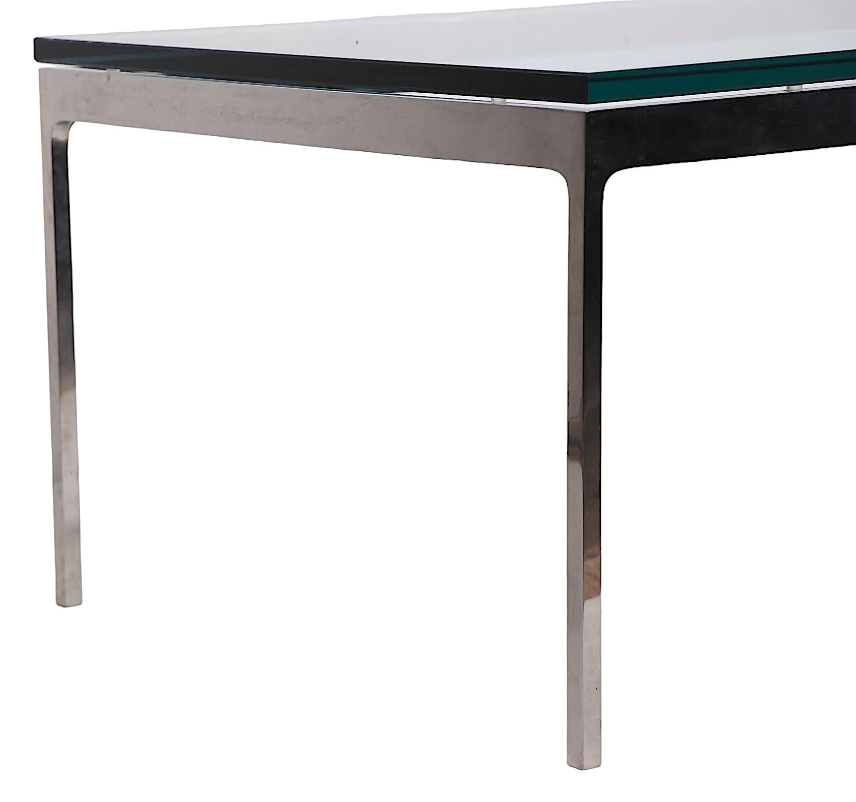 Couchtisch aus Chrom und Glas im internationalen Stil von Zographos, ca. 1970er Jahre (amerikanisch) im Angebot