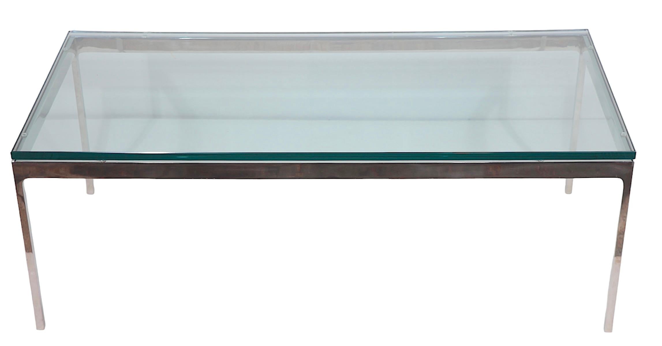 Table basse de style international en chrome et verre par Zographos vers les années 1970  en vente 1