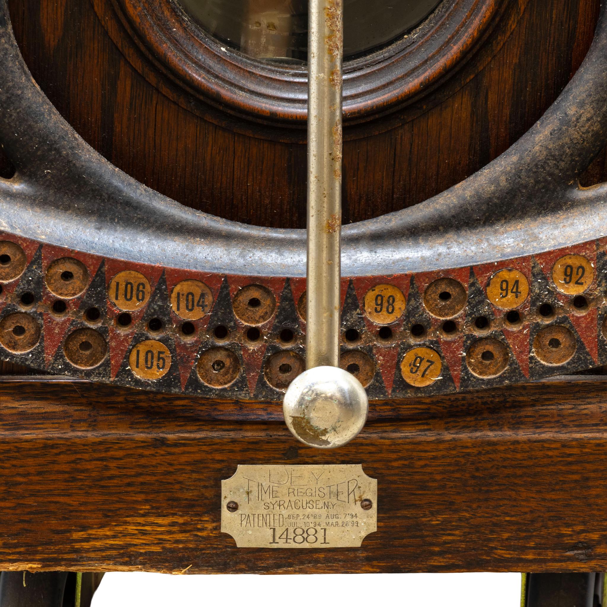 XX secolo Orologio a quadrante con registrazione dell'ora internazionale in vendita