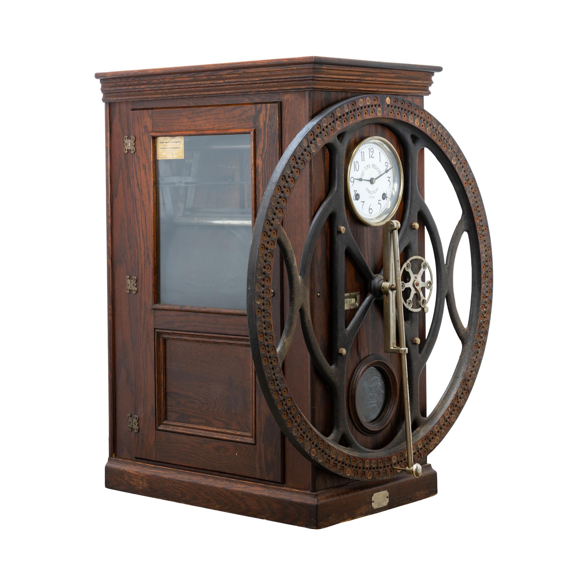 Orologio a quadrante con registrazione dell'ora internazionale in vendita 4