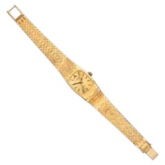 Montre-bracelet texturée en or 18 carats avec cadran en champagne de Golding Co.