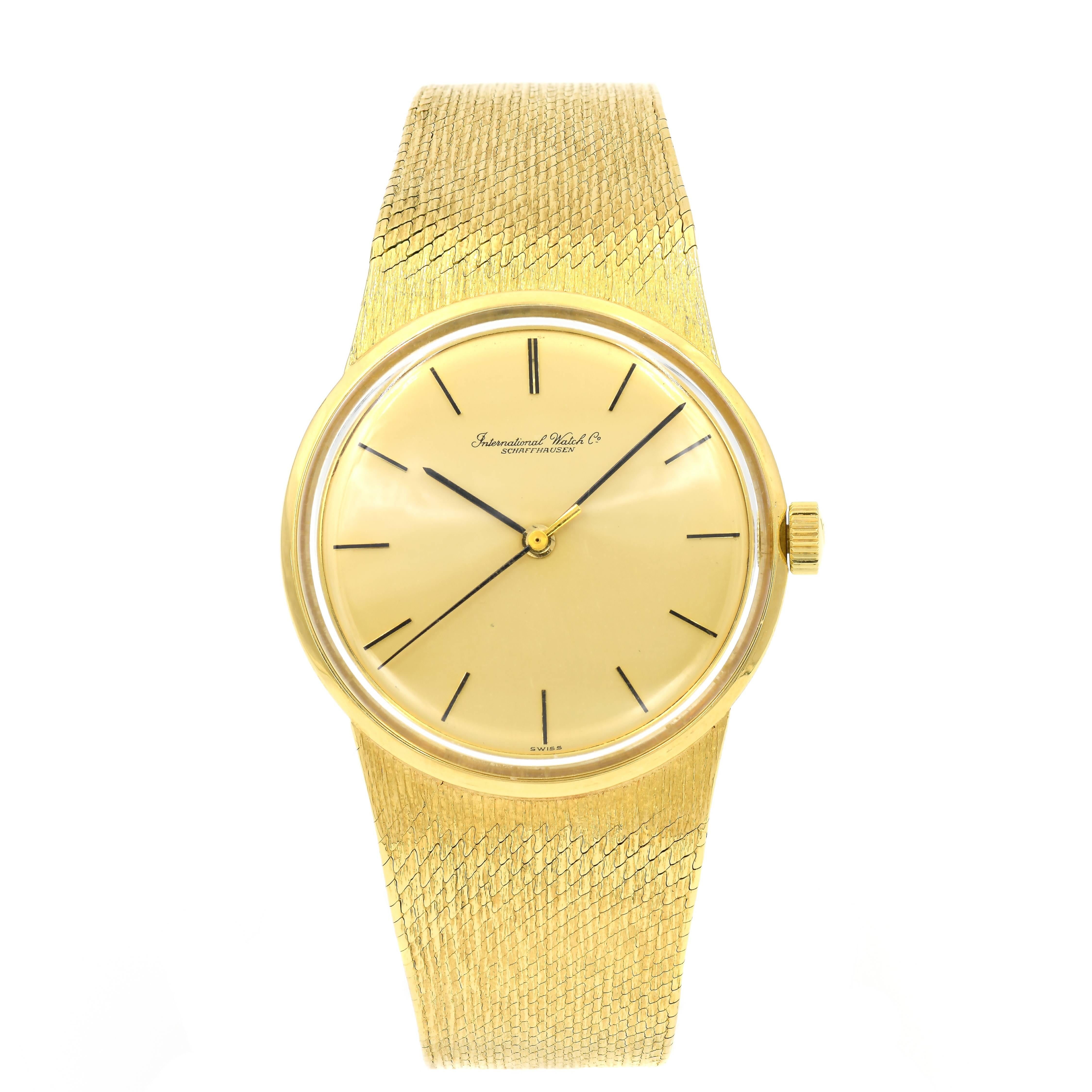International Watch Co. yellow Gold Mesh Band Dress Manual Wind Wristwatch  In Good Condition In Stamford, CT