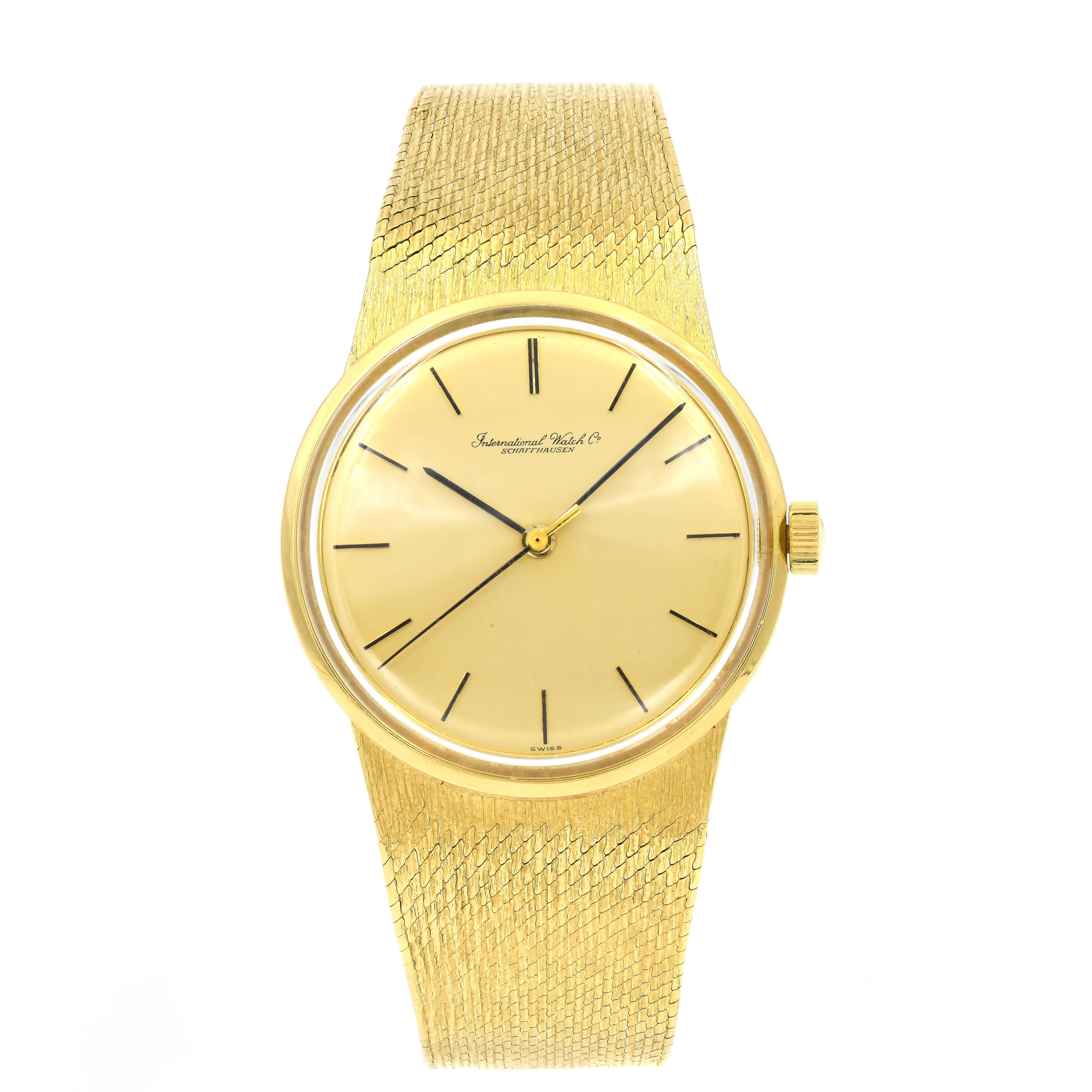 International Watch Co. yellow Gold Mesh Band Dress Manual Wind Wristwatch In Good Condition In Stamford, CT