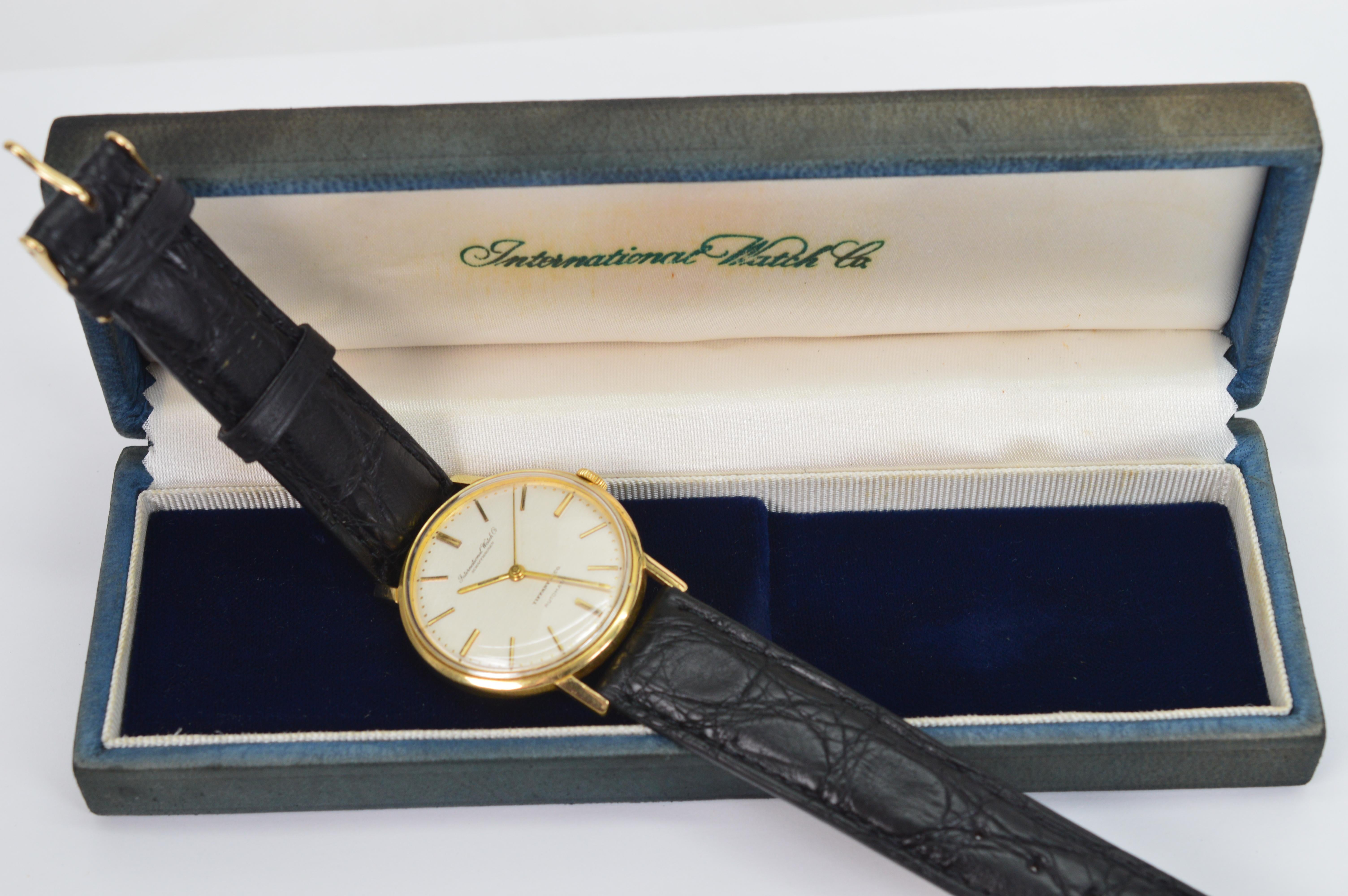 International Watch Co. for Tiffany & Co. 18K Gold Men's Automatic Wrist Watch In Good Condition In Mount Kisco, NY
