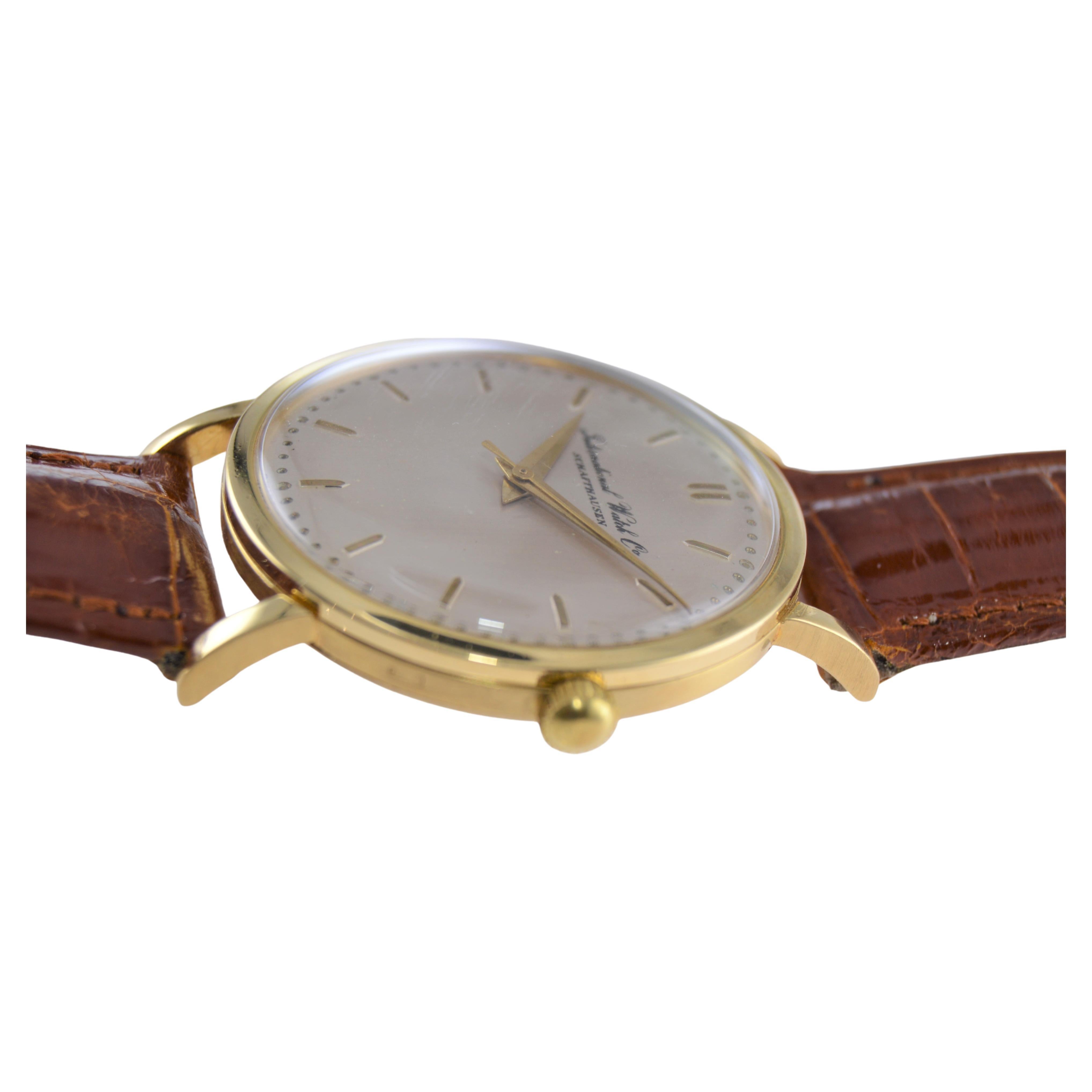 International Watch Company 18 Karat Gold Art Deco Full Size Wristwatch, 1940s For Sale 4