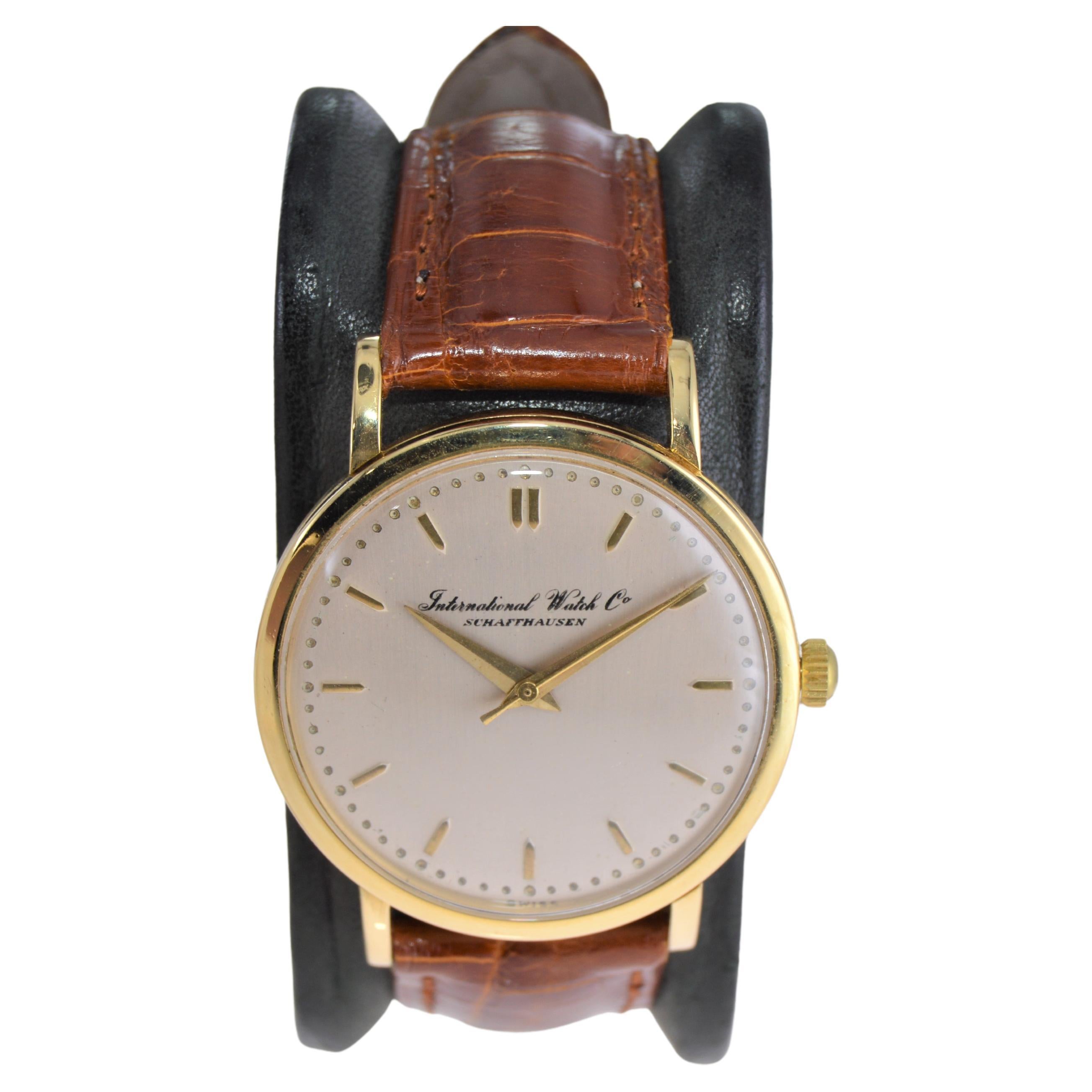 Women's or Men's International Watch Company 18 Karat Gold Art Deco Full Size Wristwatch, 1940s For Sale